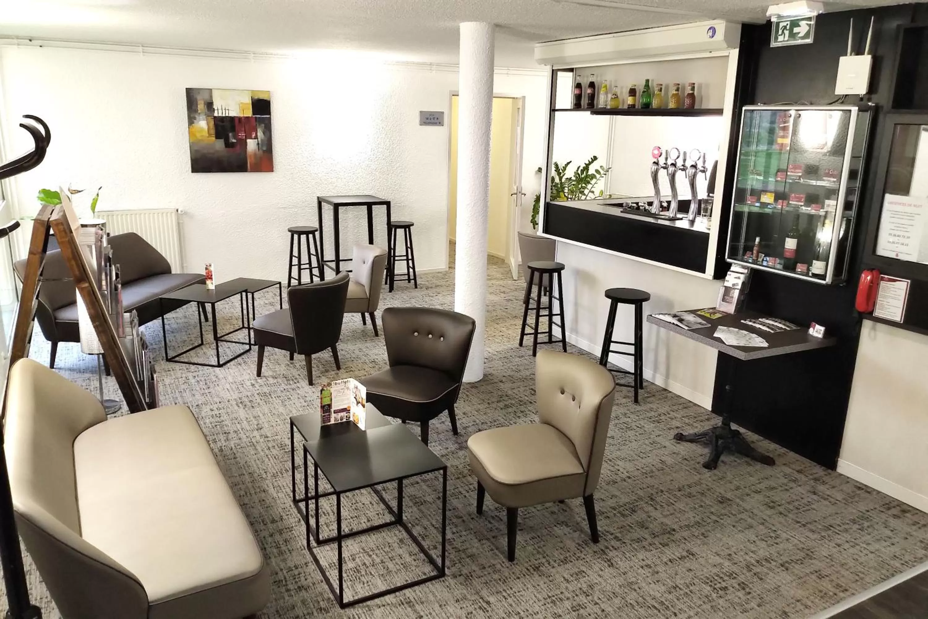 Lobby or reception in Brit Hotel Reims La Pompelle