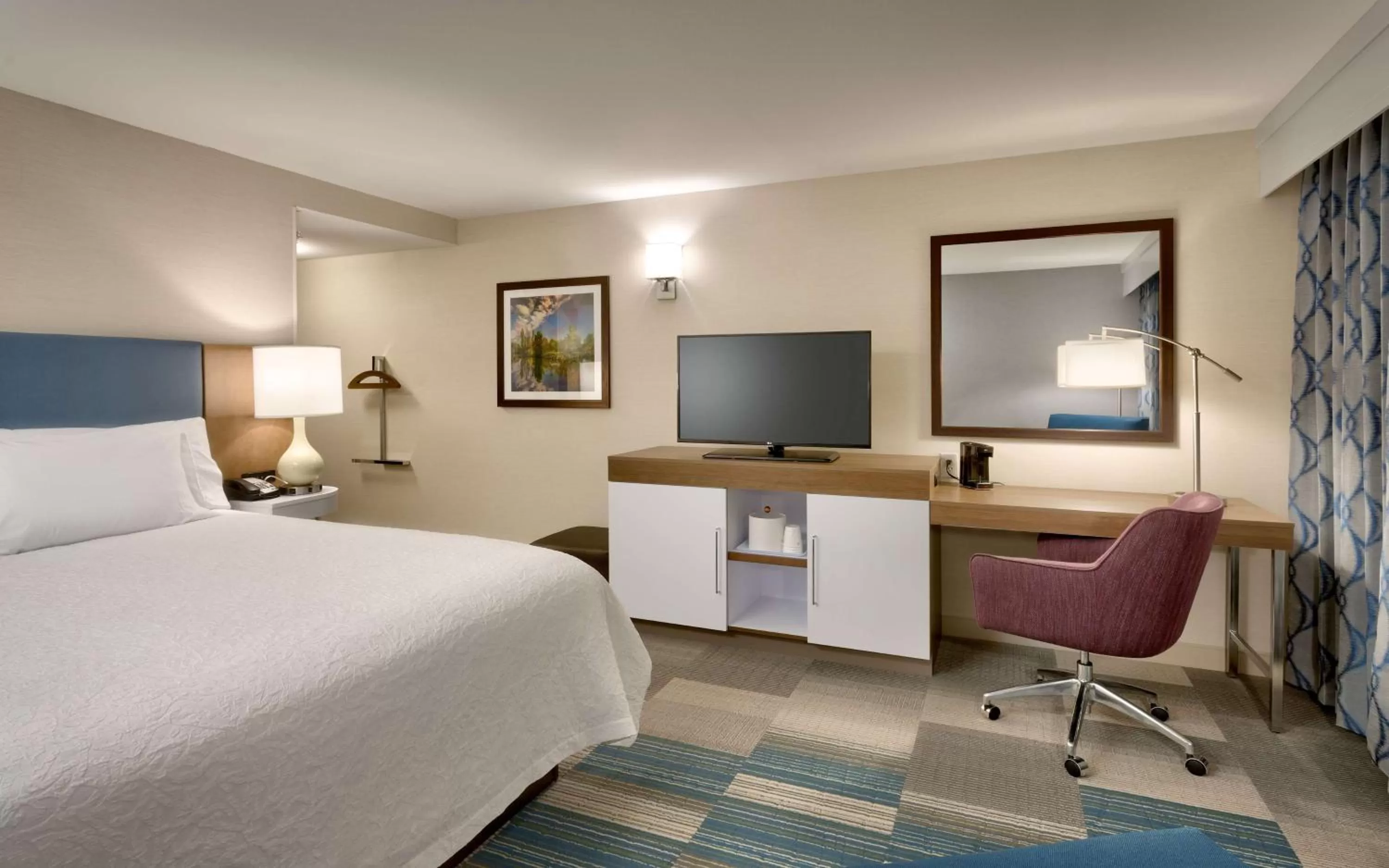 Bedroom, Bed in Hampton Inn & Suites Pocatello