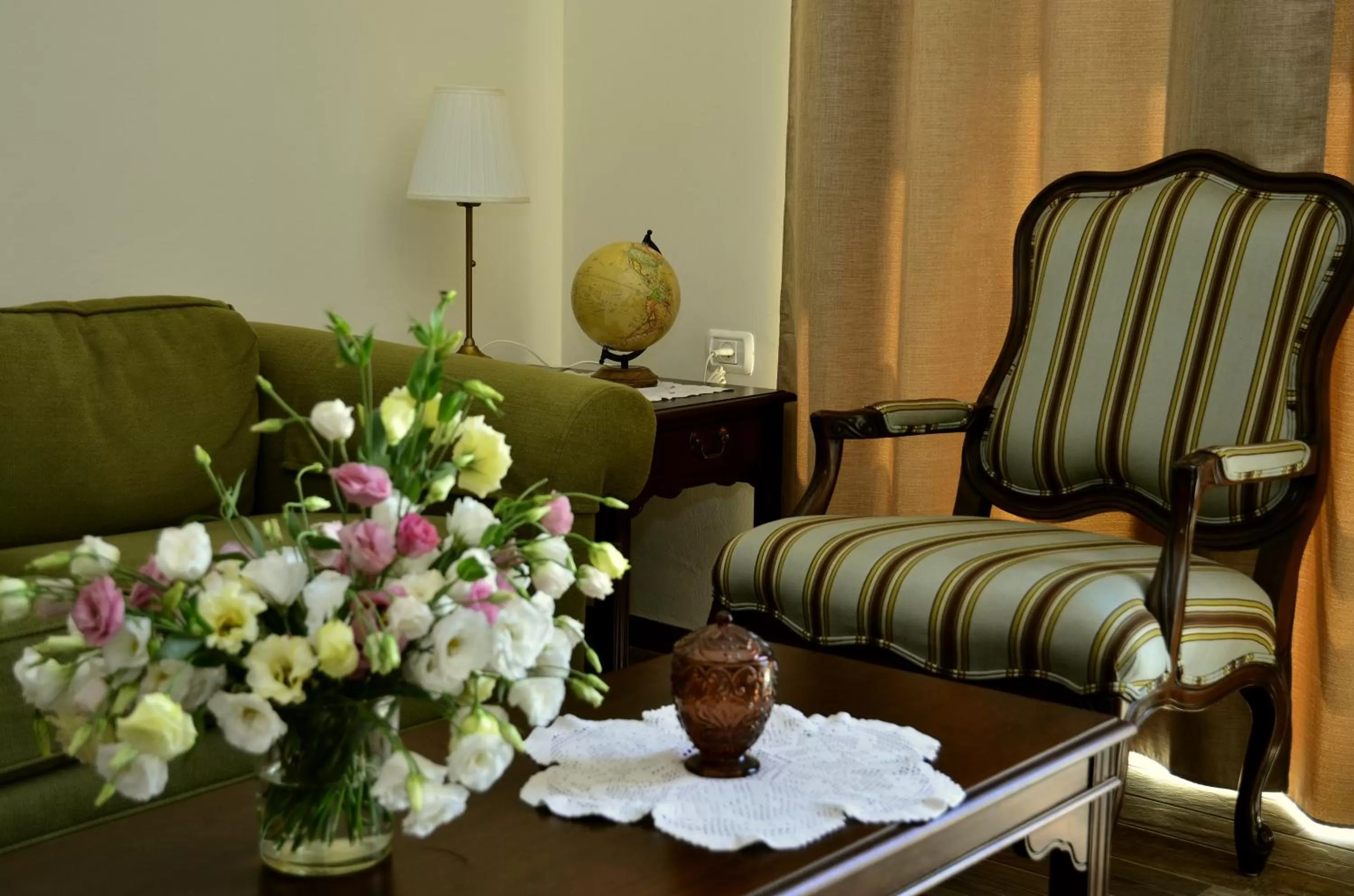 Seating area, Lounge/Bar in HaBaronit