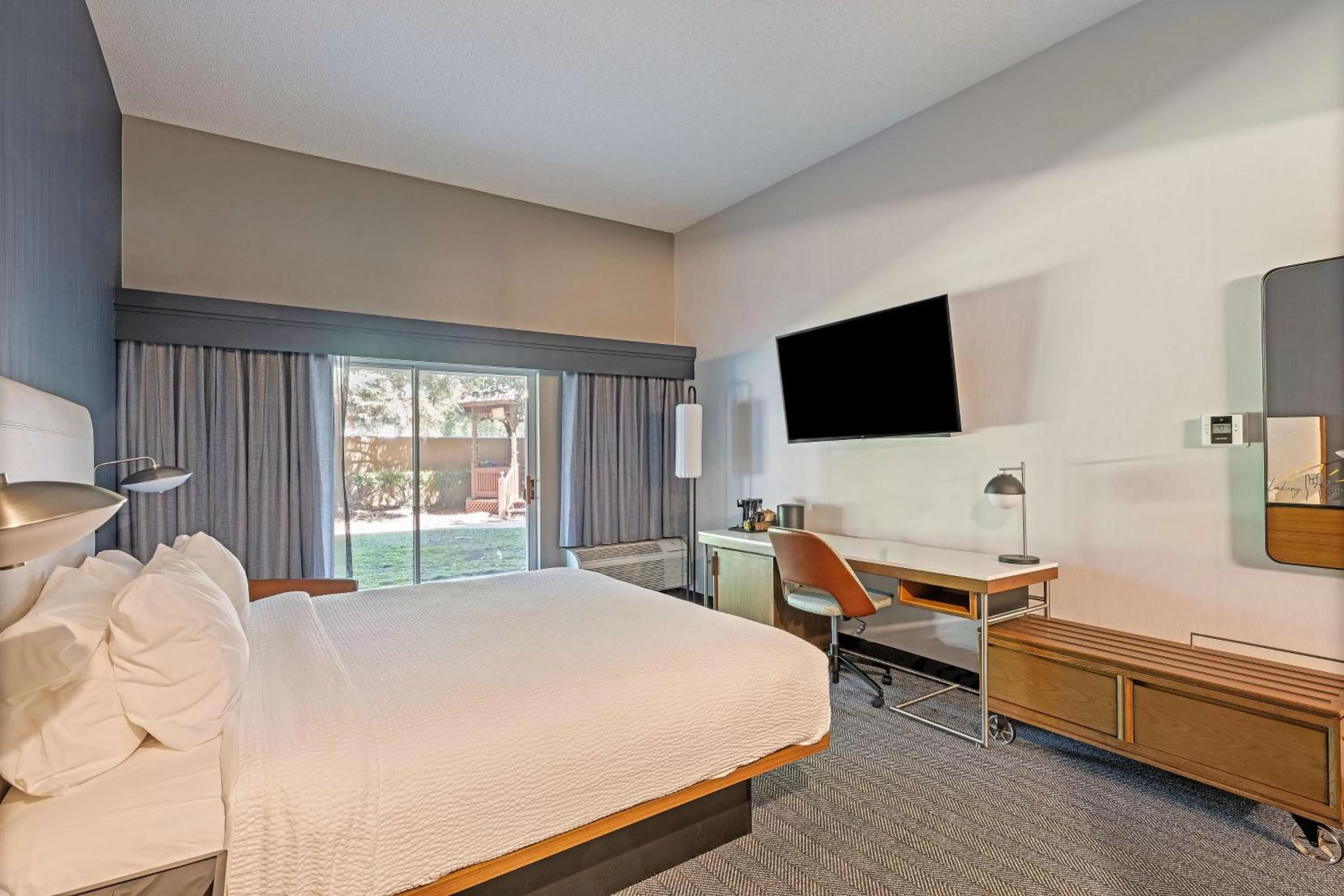 Bedroom, Bed in Sonesta Select Pleasant Hill