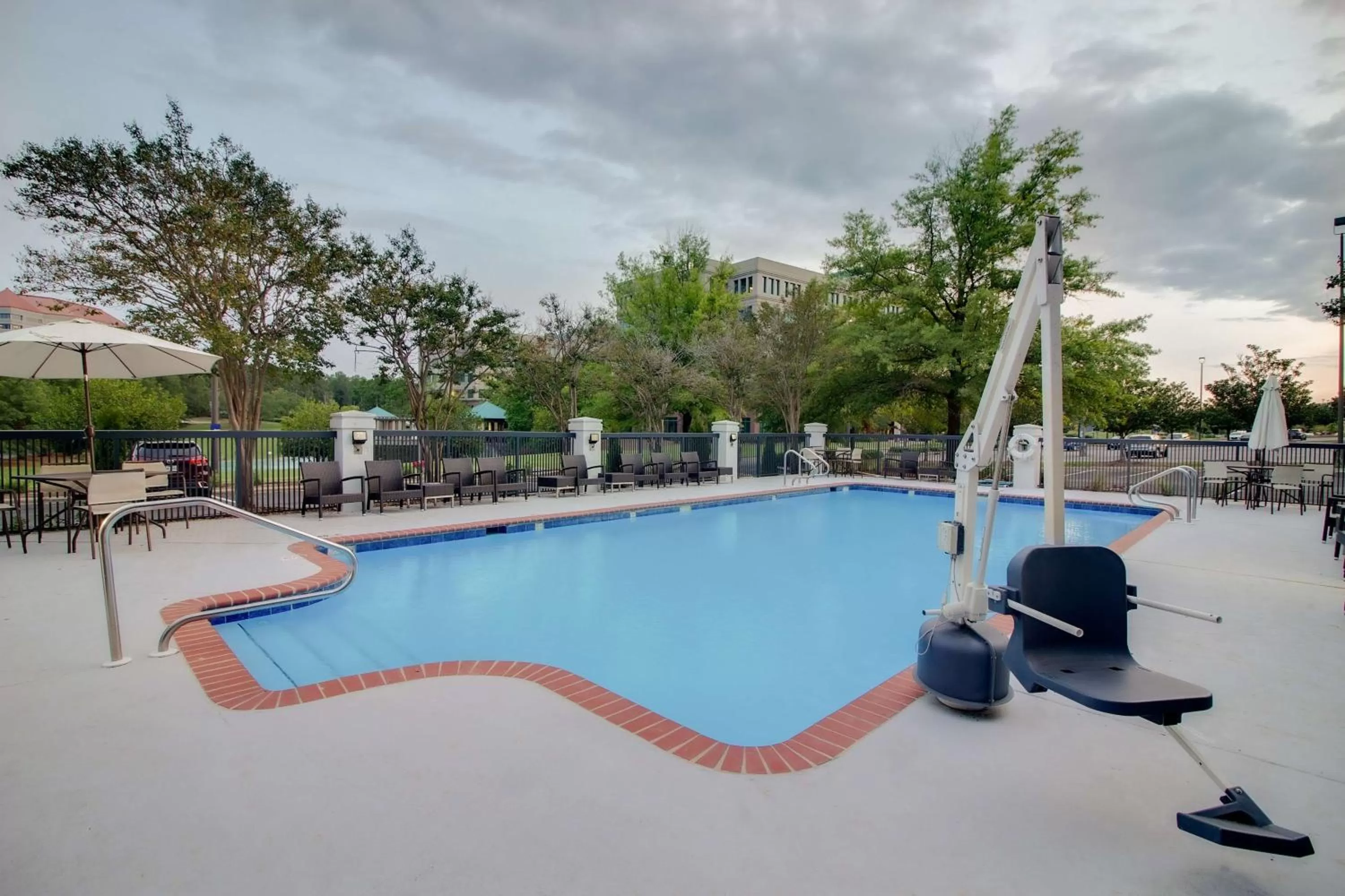 Pool view in Hampton Inn Birmingham-Colonnade 280