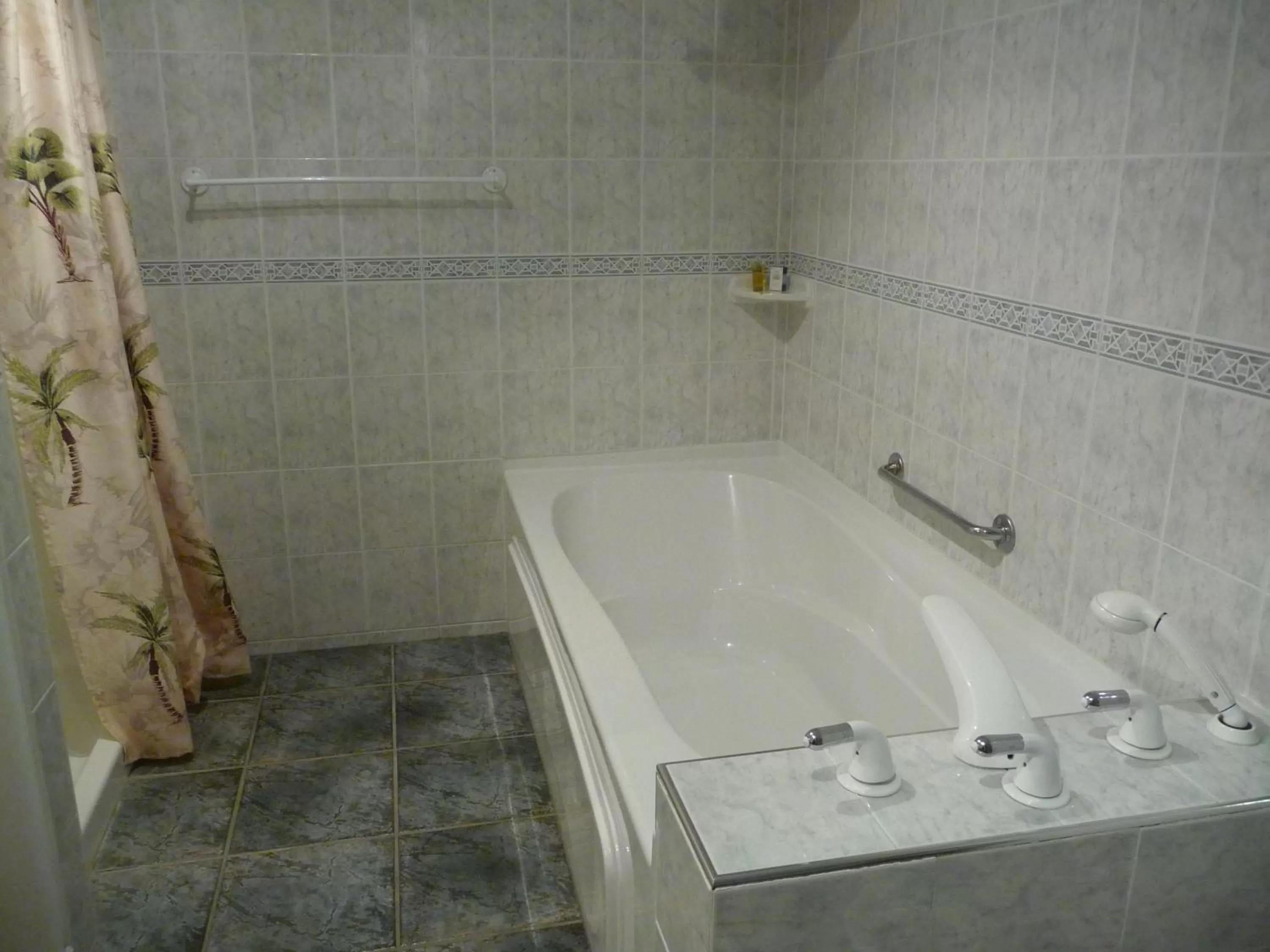 Bathroom in Sonora Desert Inn