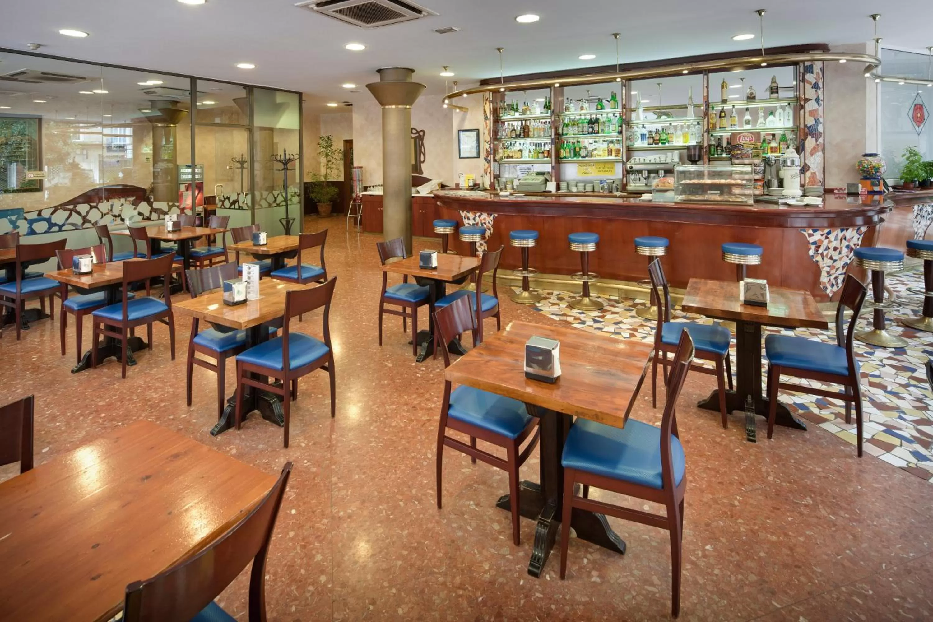 Restaurant/places to eat in Hotel Gaudi