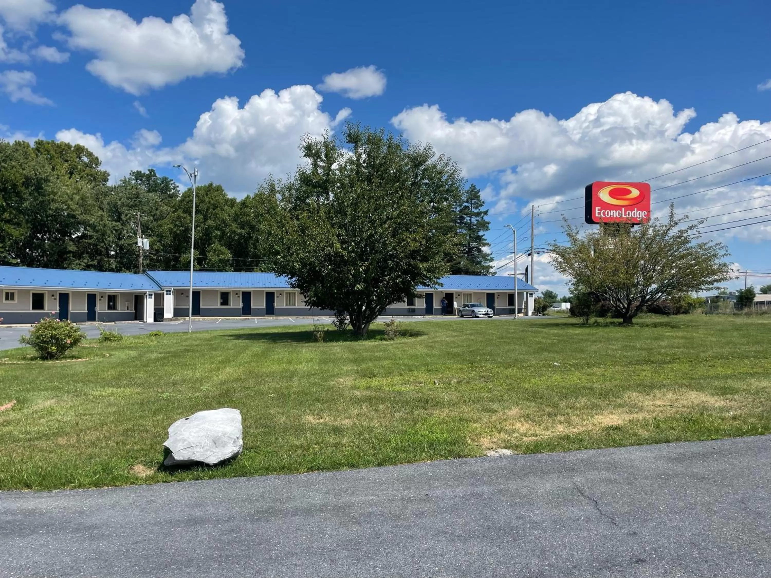 Property building in Econo Lodge Mechanicsburg - Harrisburg West