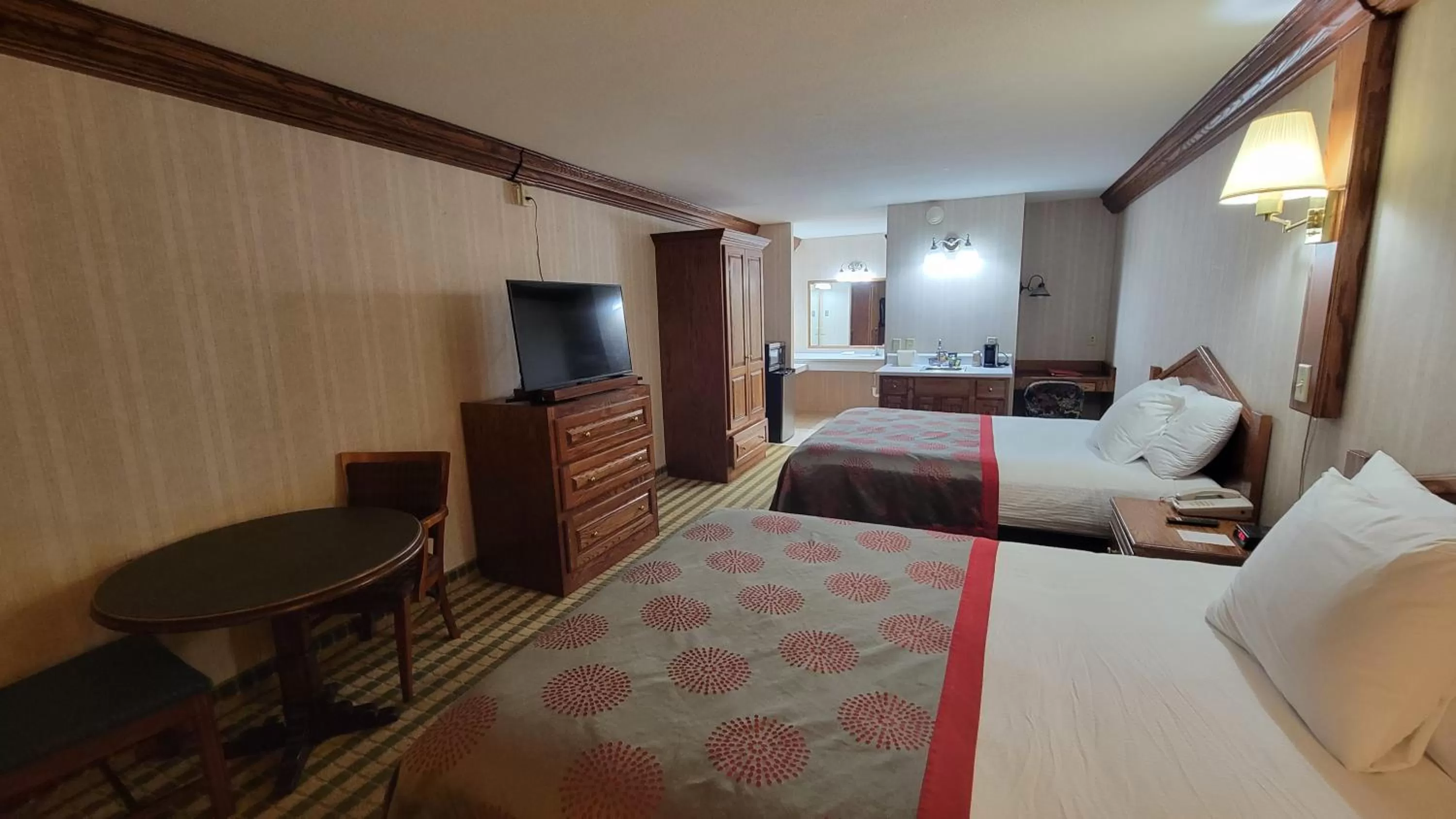 Photo of the whole room, Bed in Ramada by Wyndham Saginaw Hotel & Suites