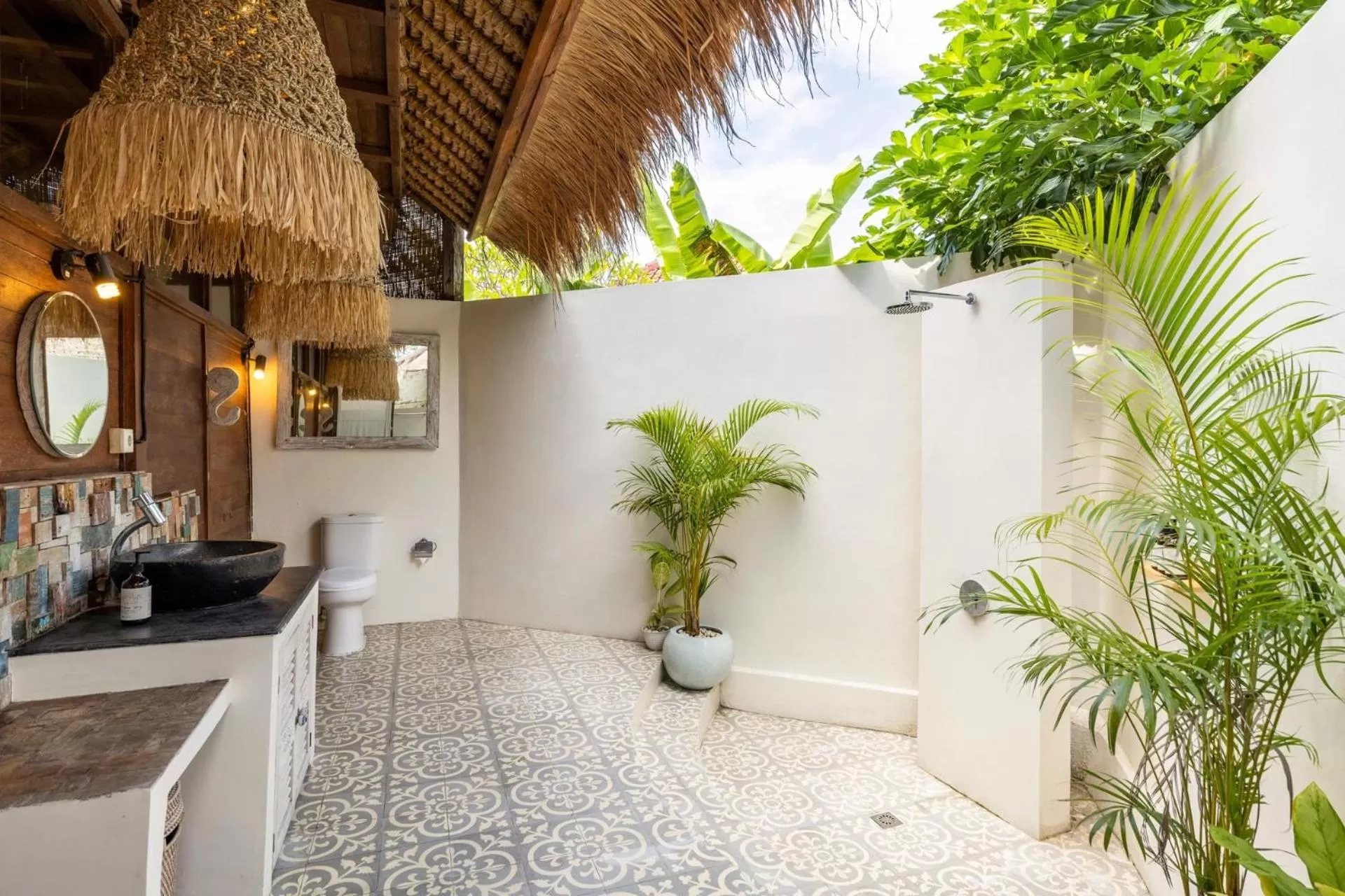 Shower in Tigerlillys Boutique Hotel