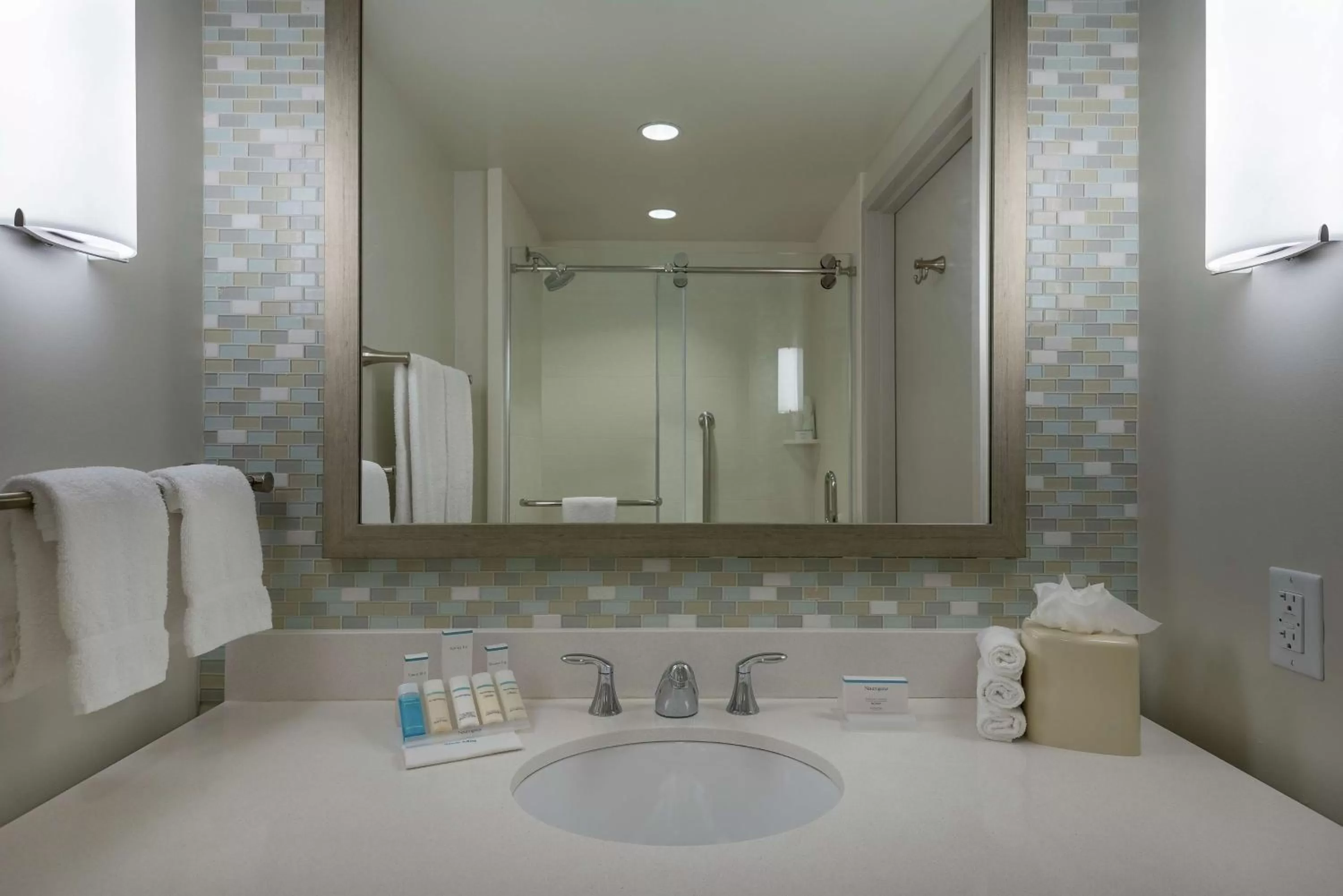 Bathroom in Hilton Garden Inn Miami Dolphin Mall