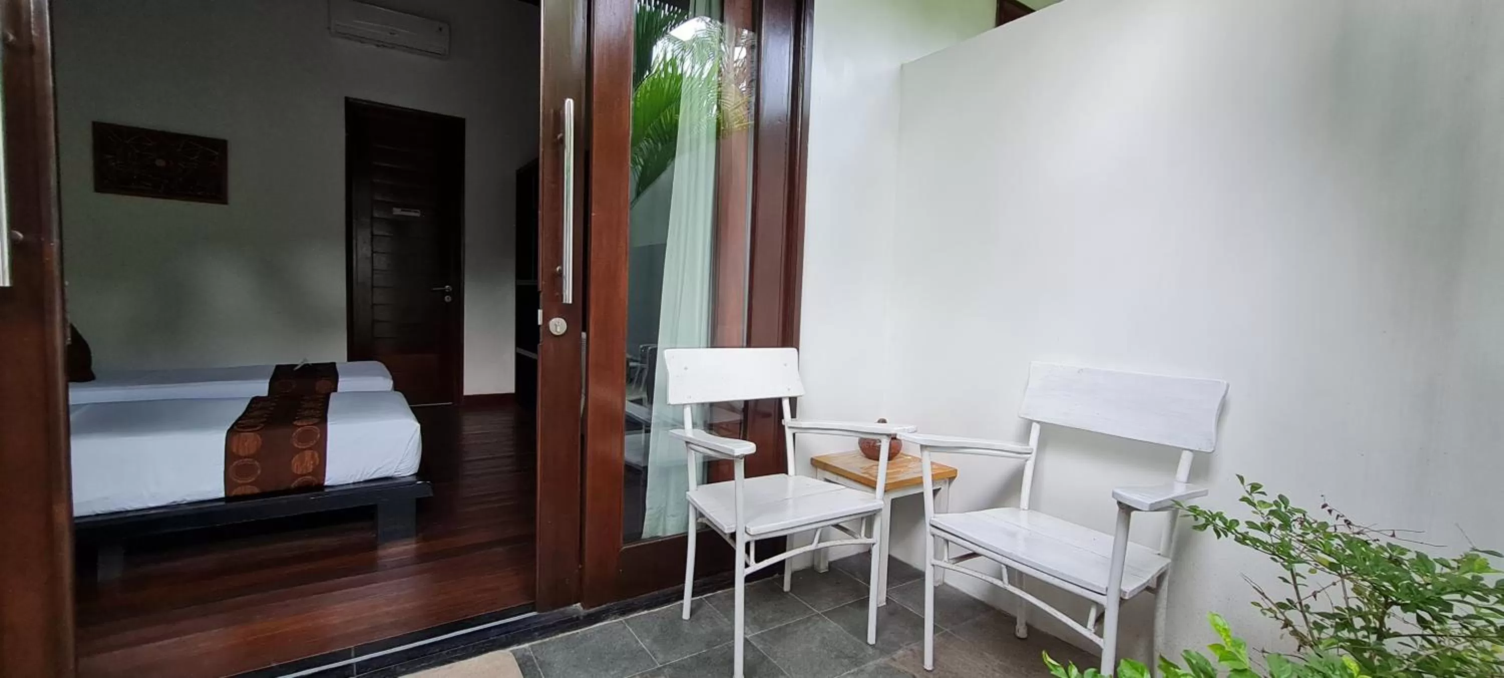 Balcony/Terrace, Bed in The Trawangan Resort