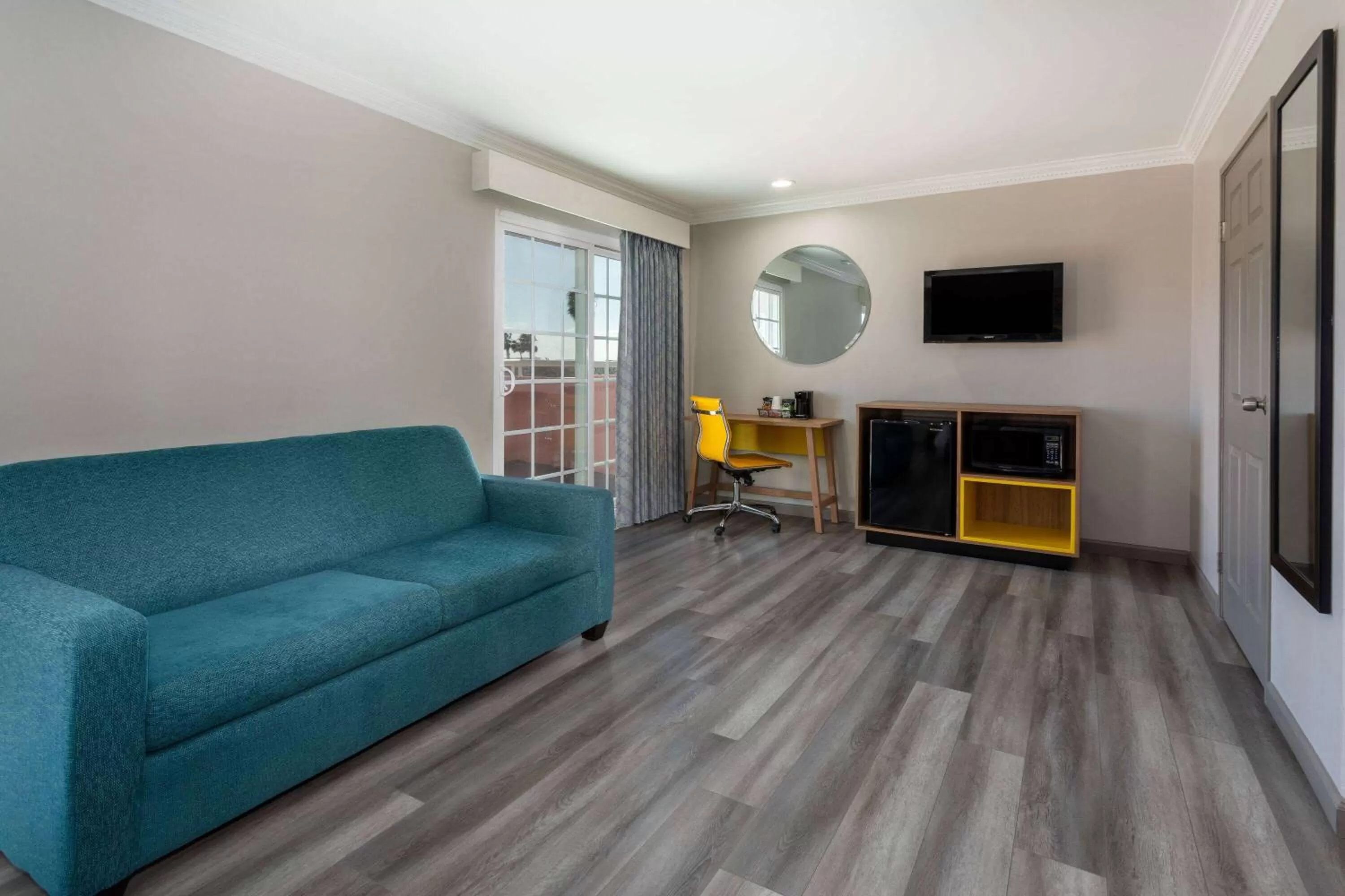 Photo of the whole room in Days Inn by Wyndham Santa Monica