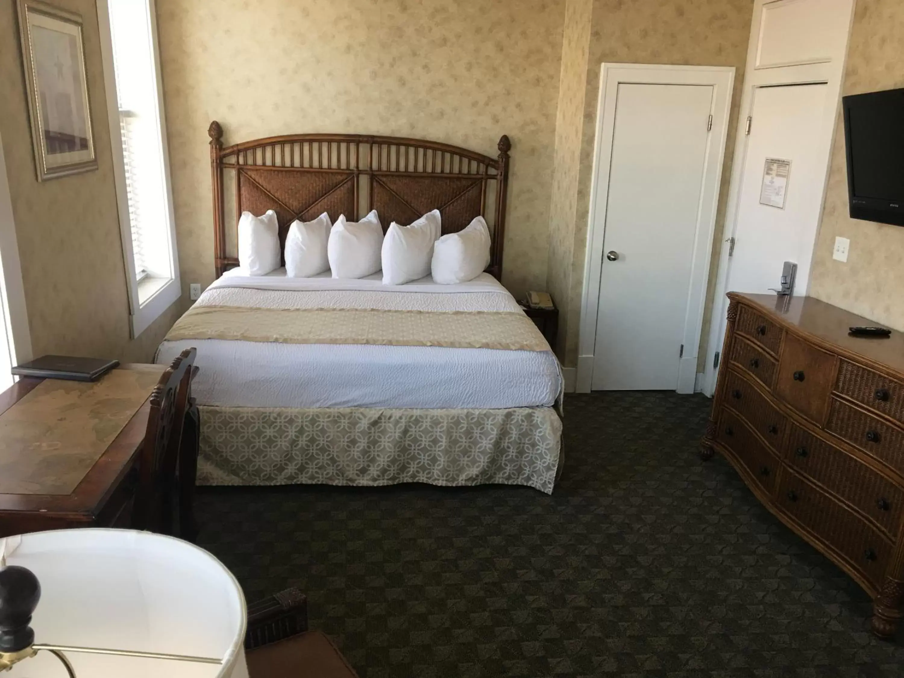 King Suite in The Island House Hotel King Suite in The Island House Hotel