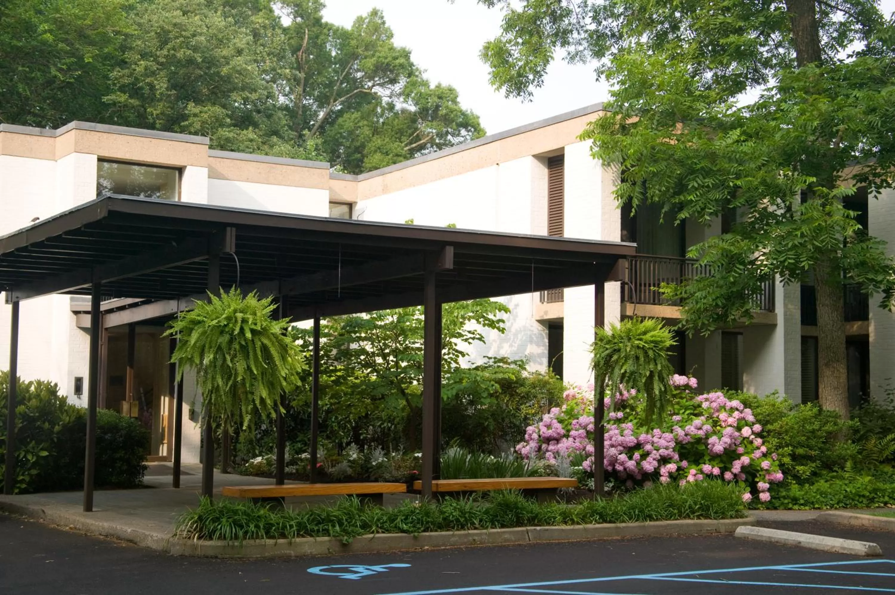 Property building in Griffin Hotel, an official Colonial Williamsburg Hotel