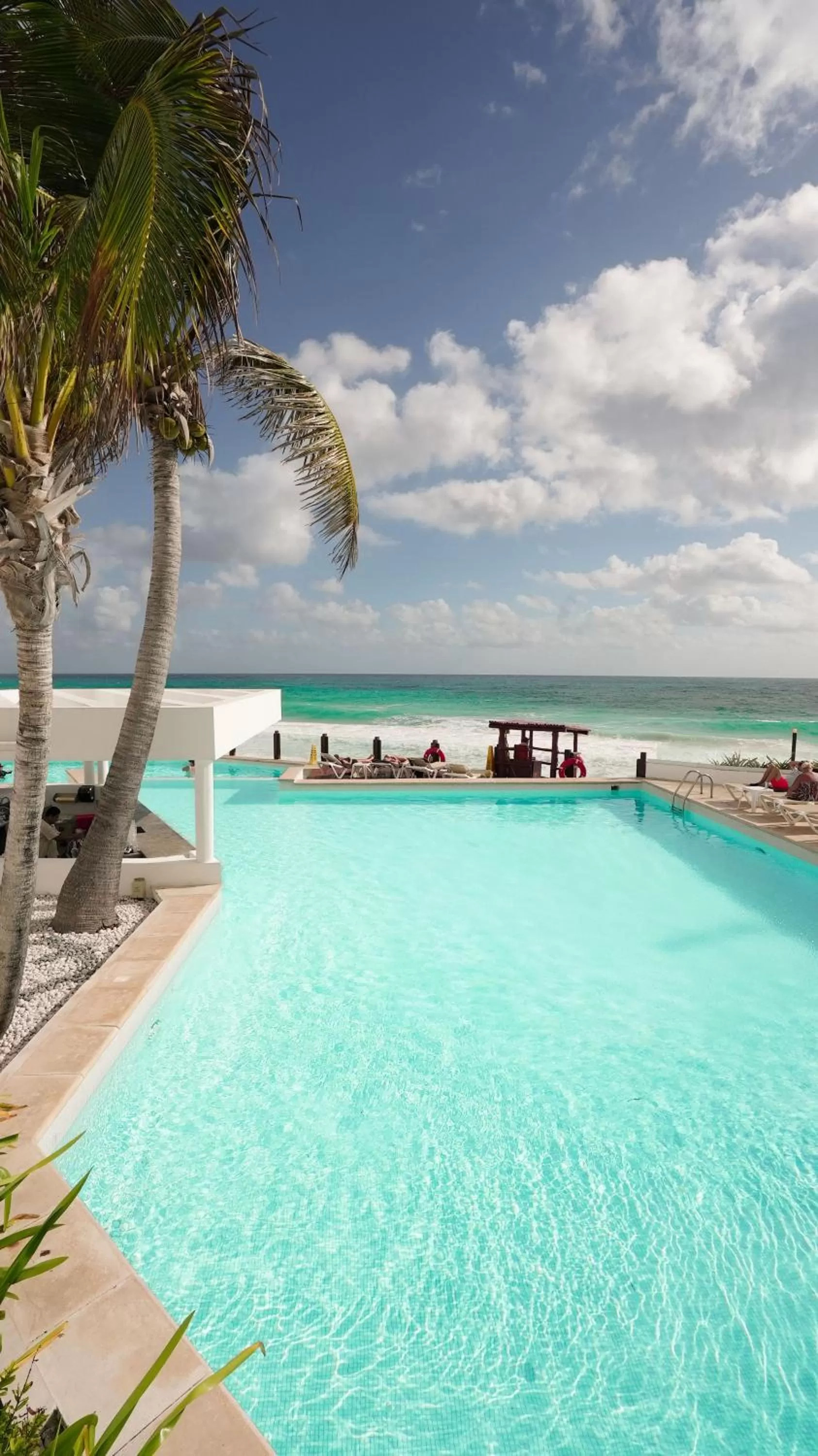 Swimming pool in Oleo Cancun Playa All Inclusive Resort