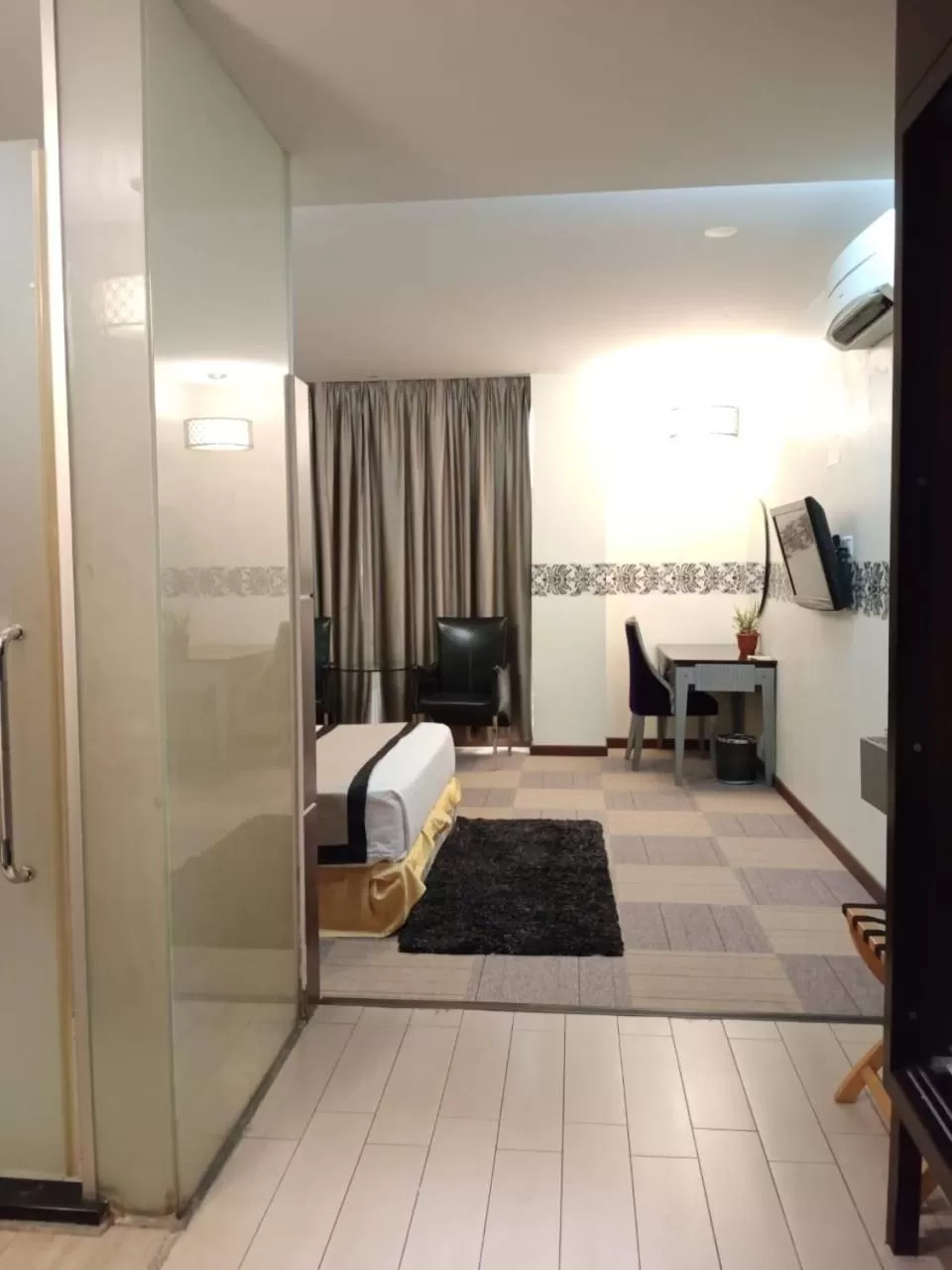 Bed in Shervinton Executive Boutique Hotel