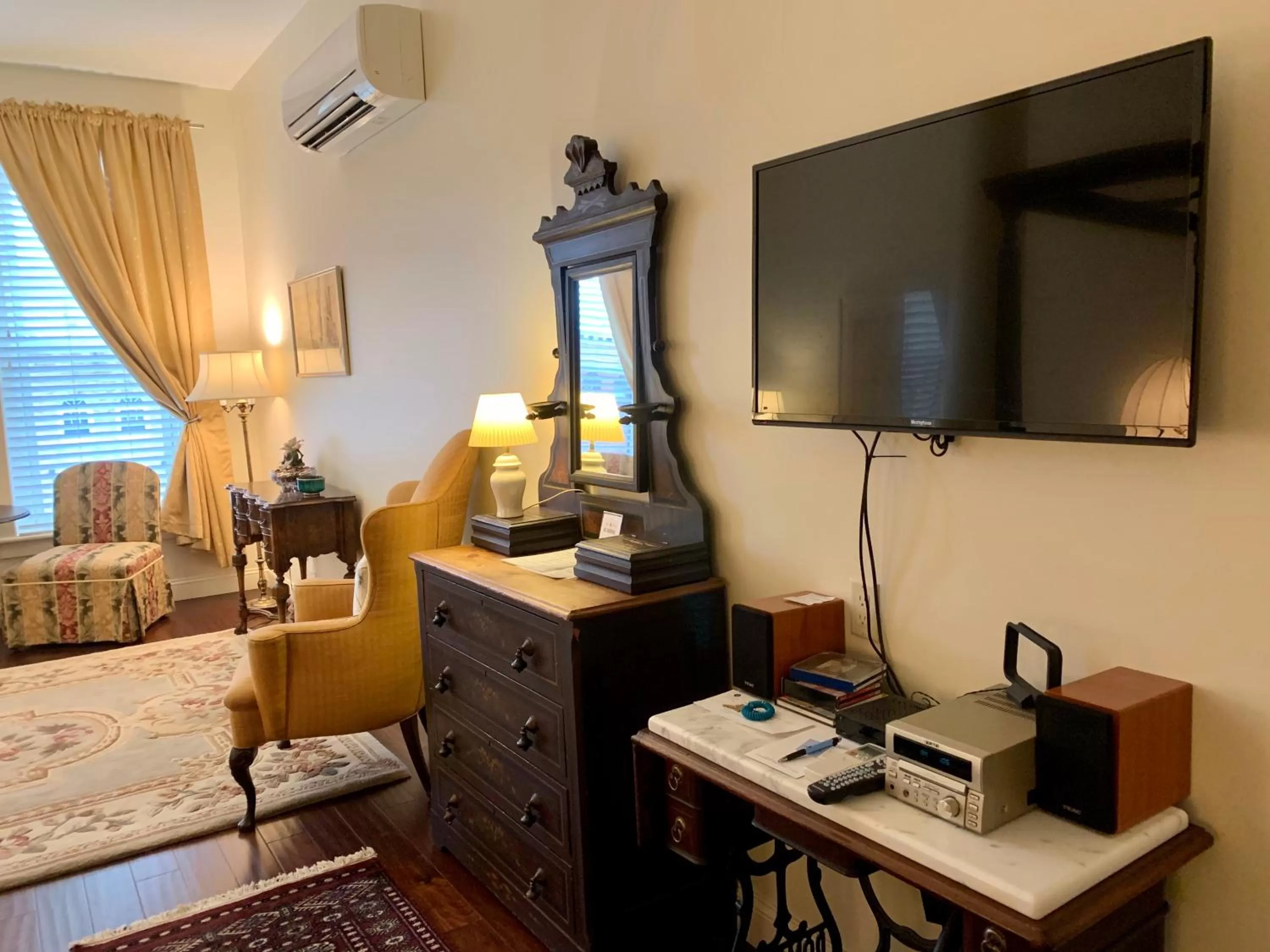 TV and multimedia, TV/Entertainment Center in The Barrington