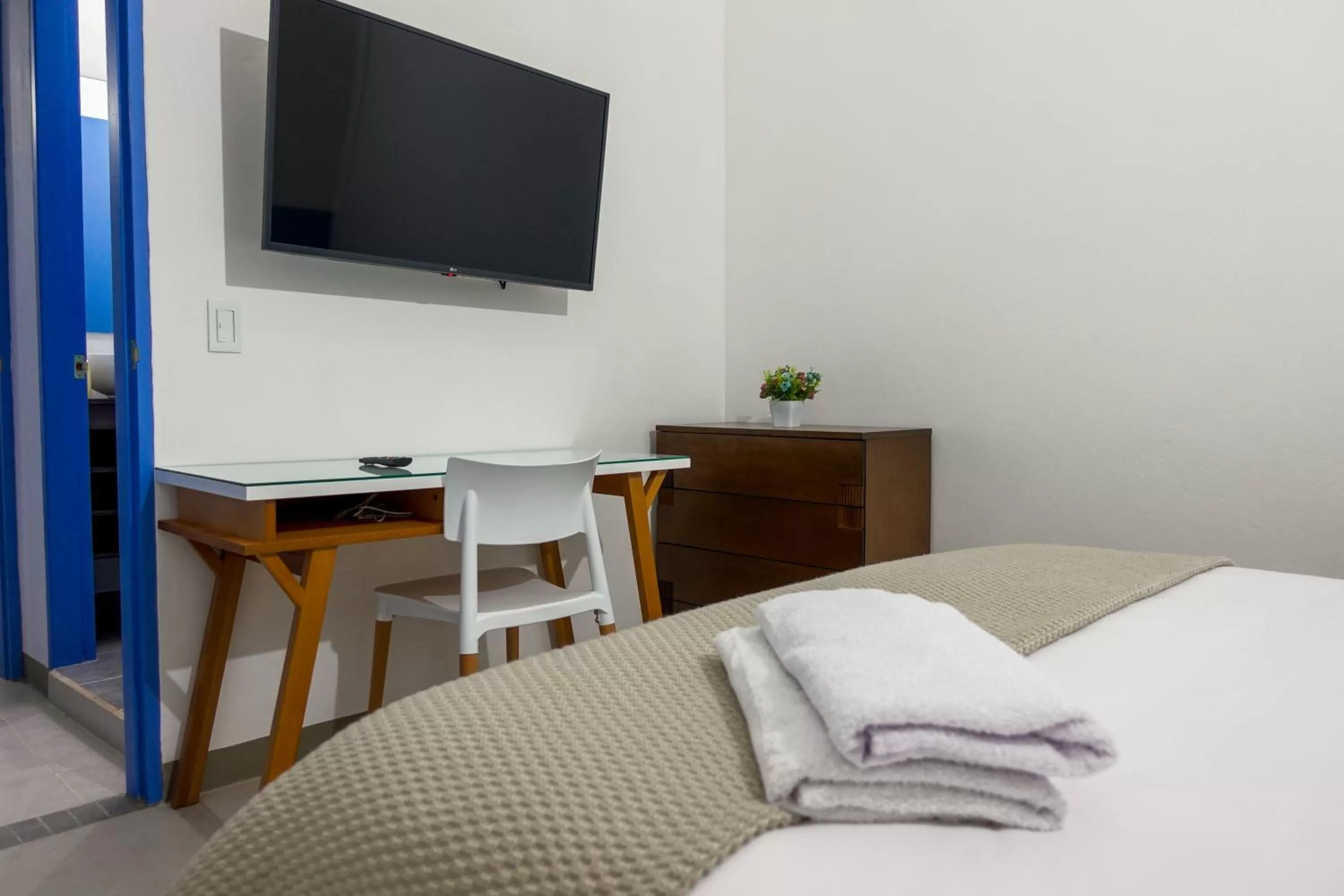 Bedroom, TV/Entertainment Center in Azulado Jericó