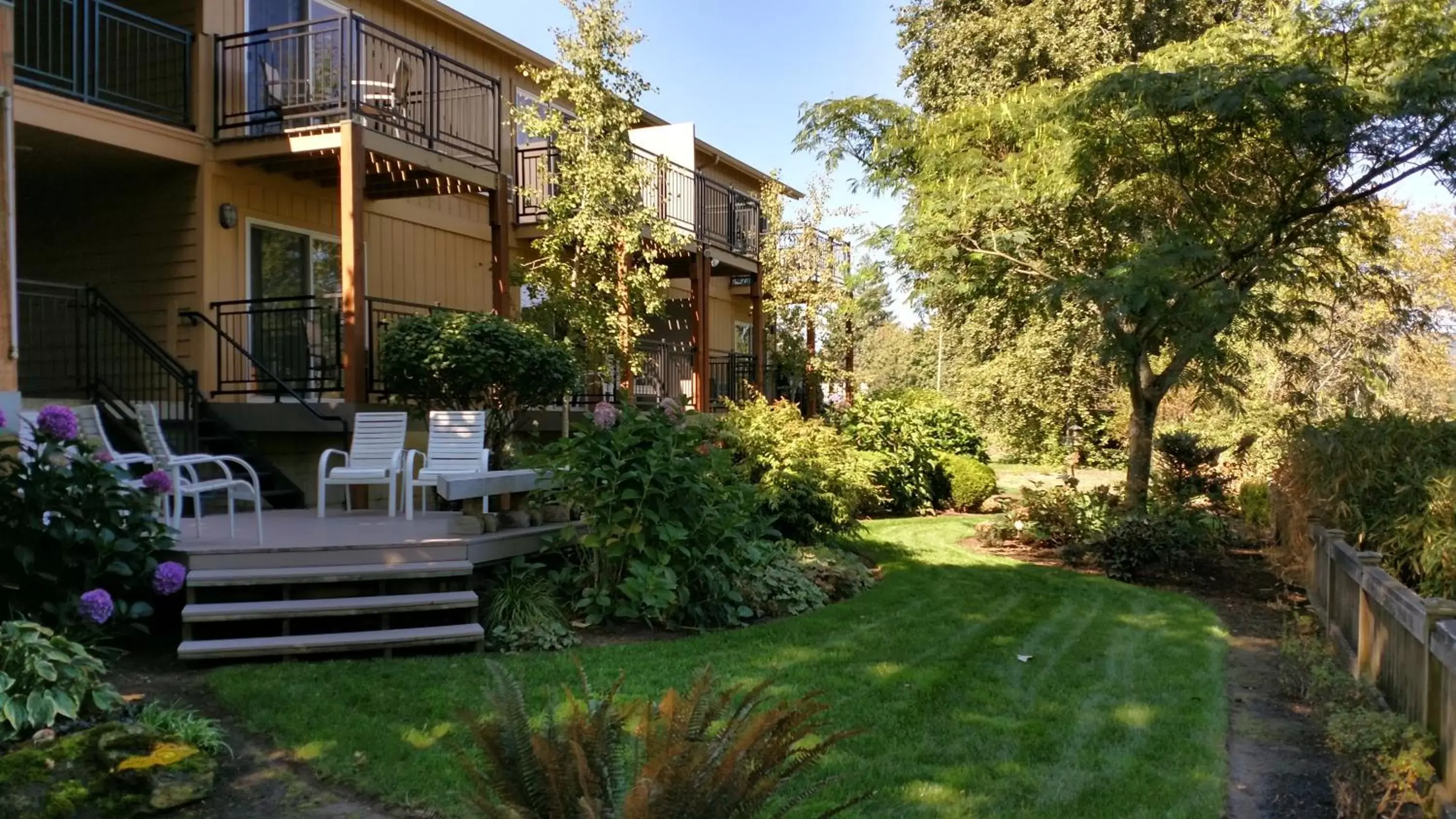 Standard Queen Room in Lewis River Inn Standard Queen Room in Lewis River Inn