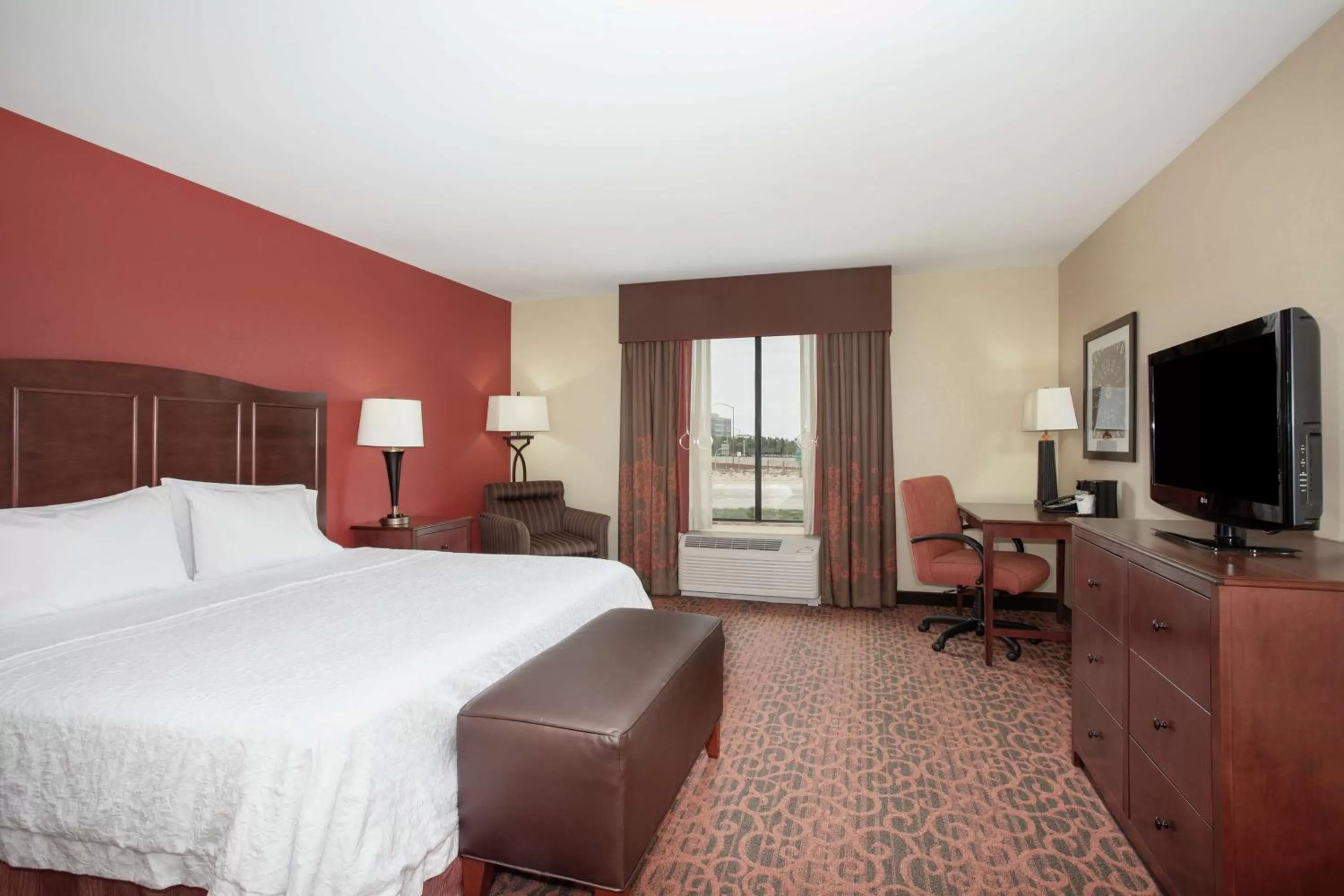 Bedroom, Bed in Hampton Inn and Suites Denver/South-RidgeGate