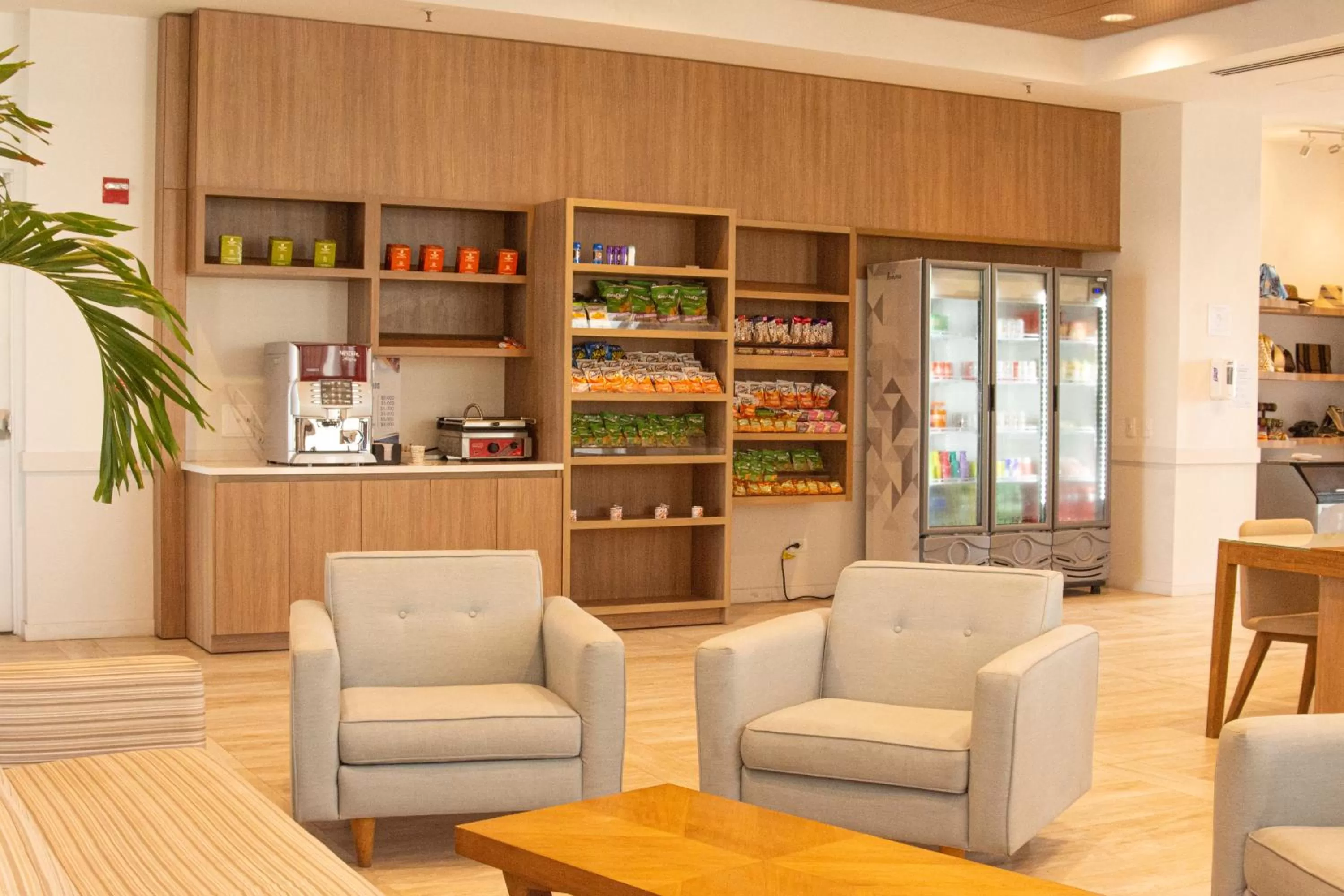 Supermarket/grocery shop in Holiday Inn Express Cartagena Manga by IHG