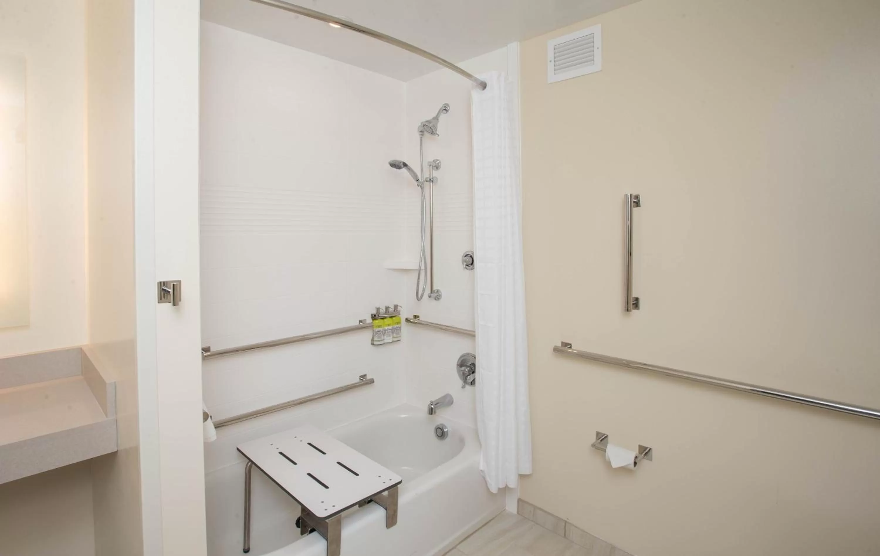 Bathroom in Candlewood Suites - Cleveland South - Independence by IHG