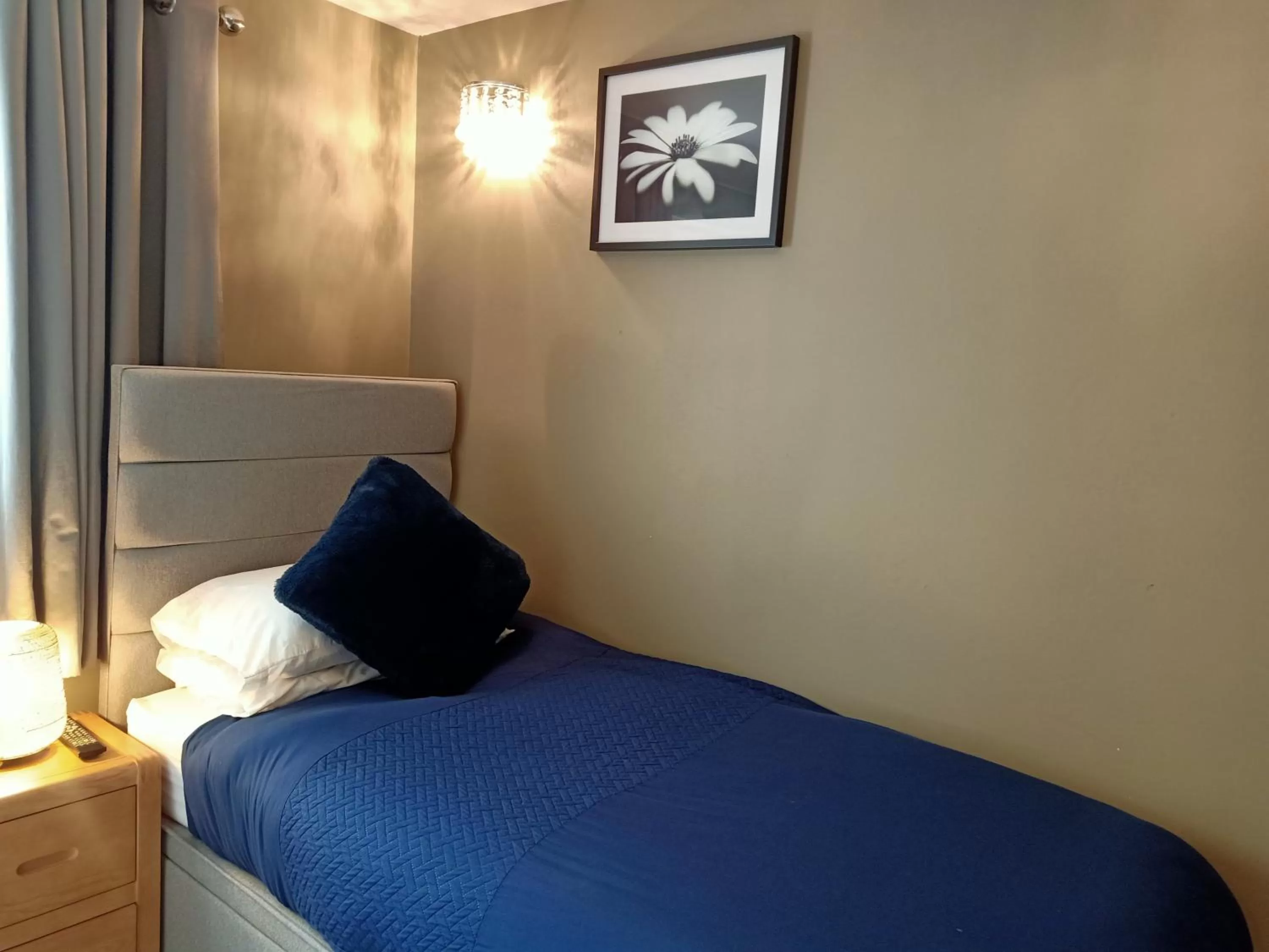 Bed in The Milton Accommodation