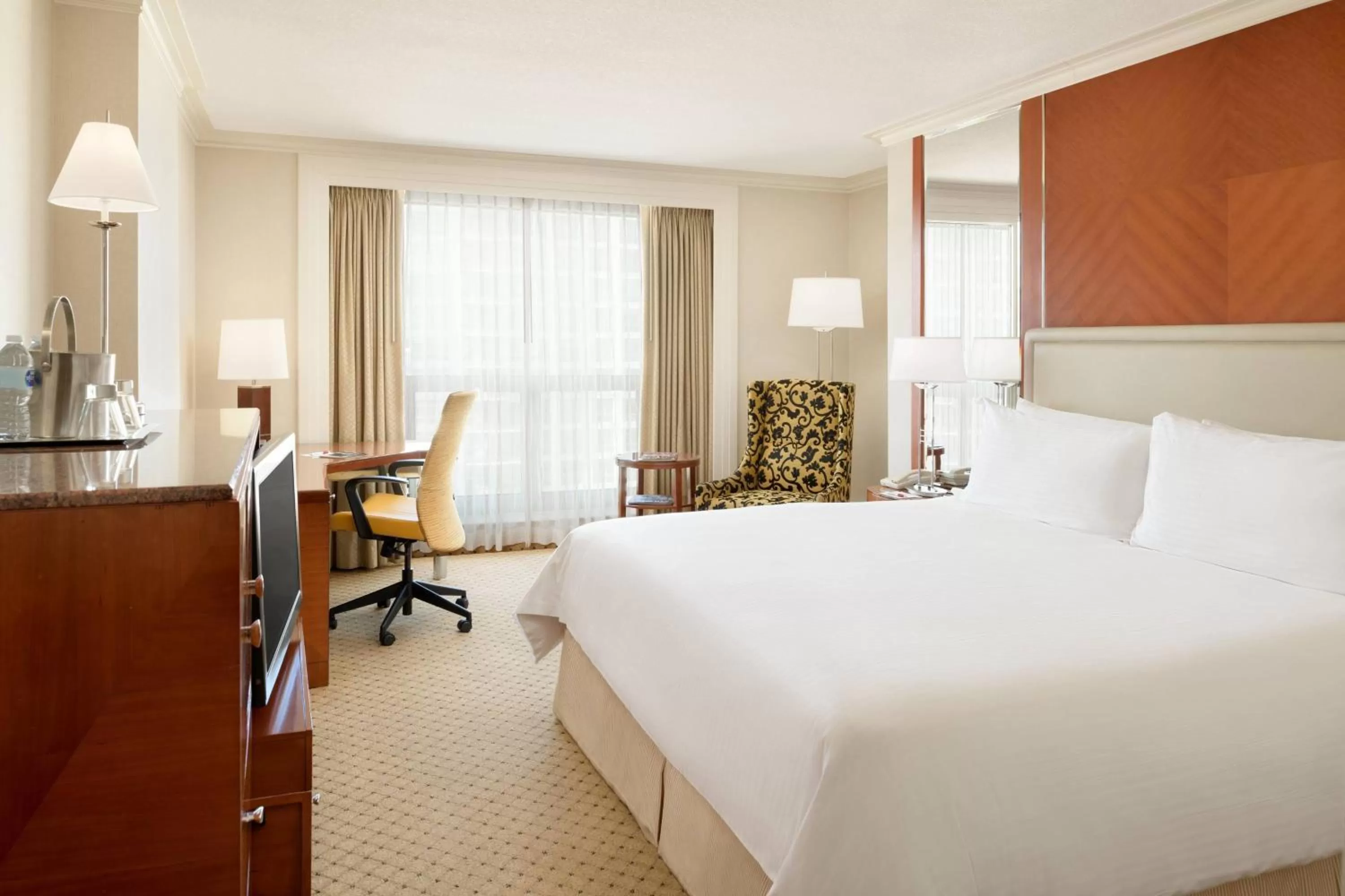 Photo of the whole room, Bed in San Diego Marriott Gaslamp Quarter