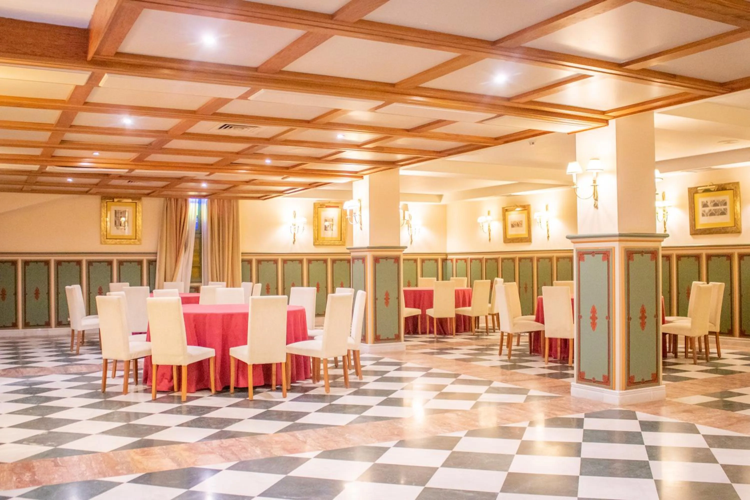 Banquet/Function facilities in YIT Vereda Real