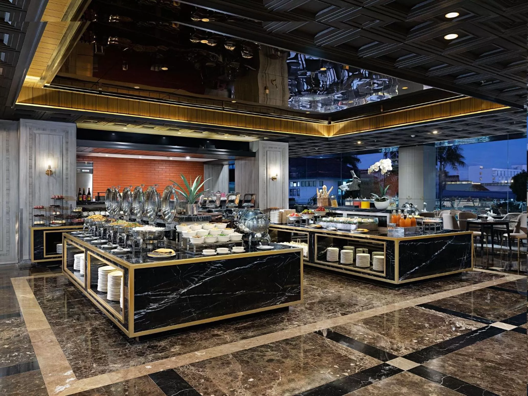 Restaurant/places to eat in Royal Malioboro by ASTON