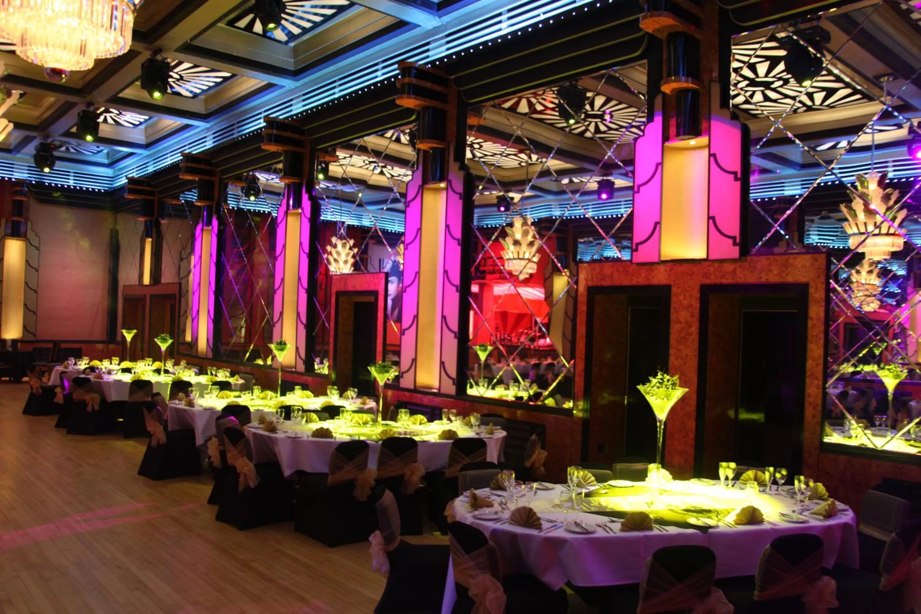 Restaurant/places to eat in Earl Of Doncaster Hotel