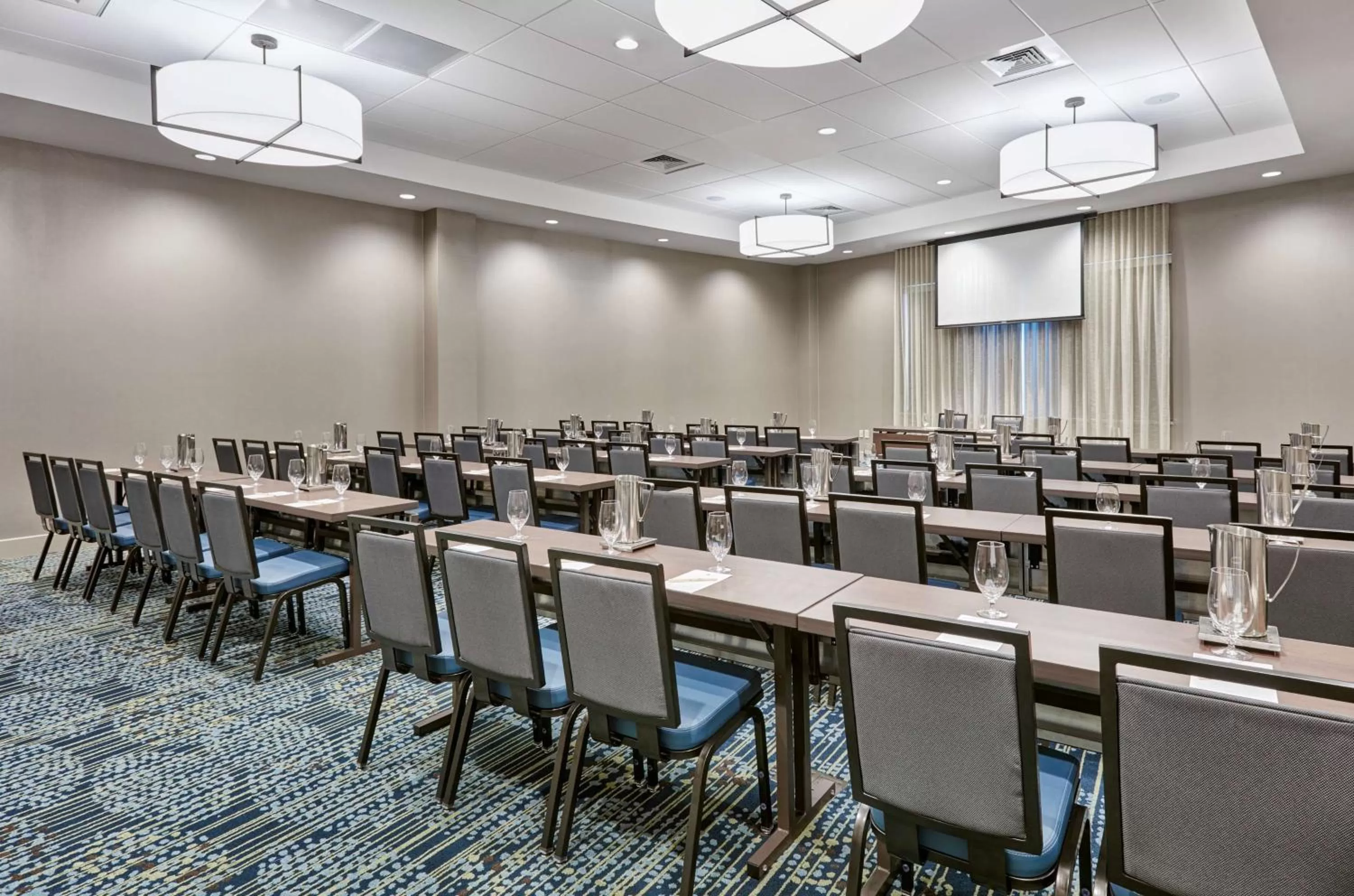 Meeting/conference room in DoubleTree by Hilton Charlotte Gateway Village