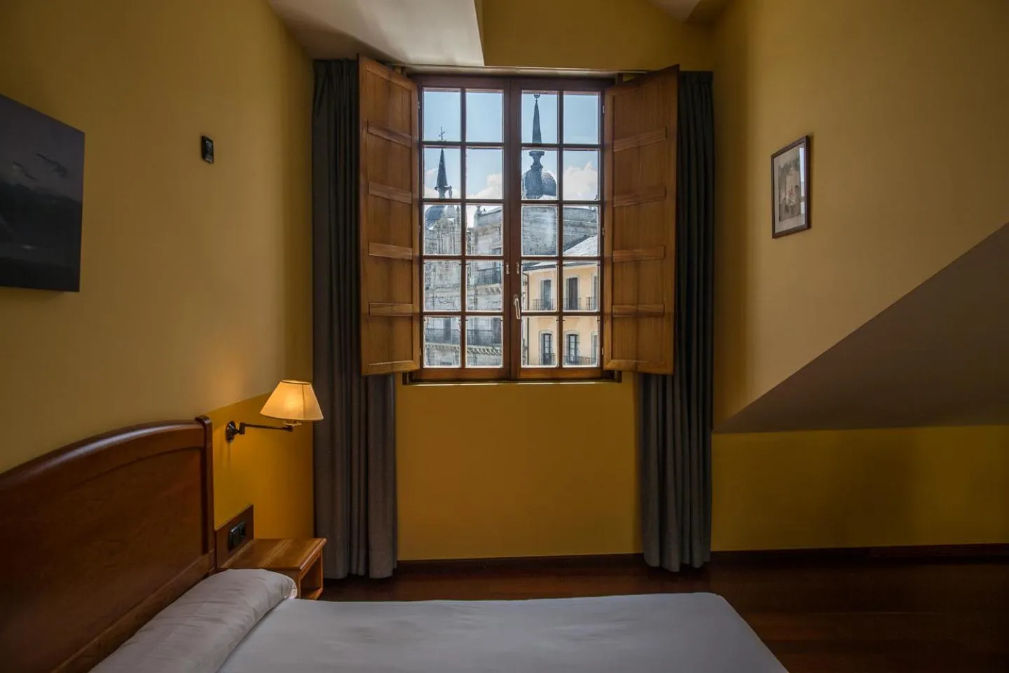 Photo of the whole room, Bed in Hotel Aroi Bierzo Plaza