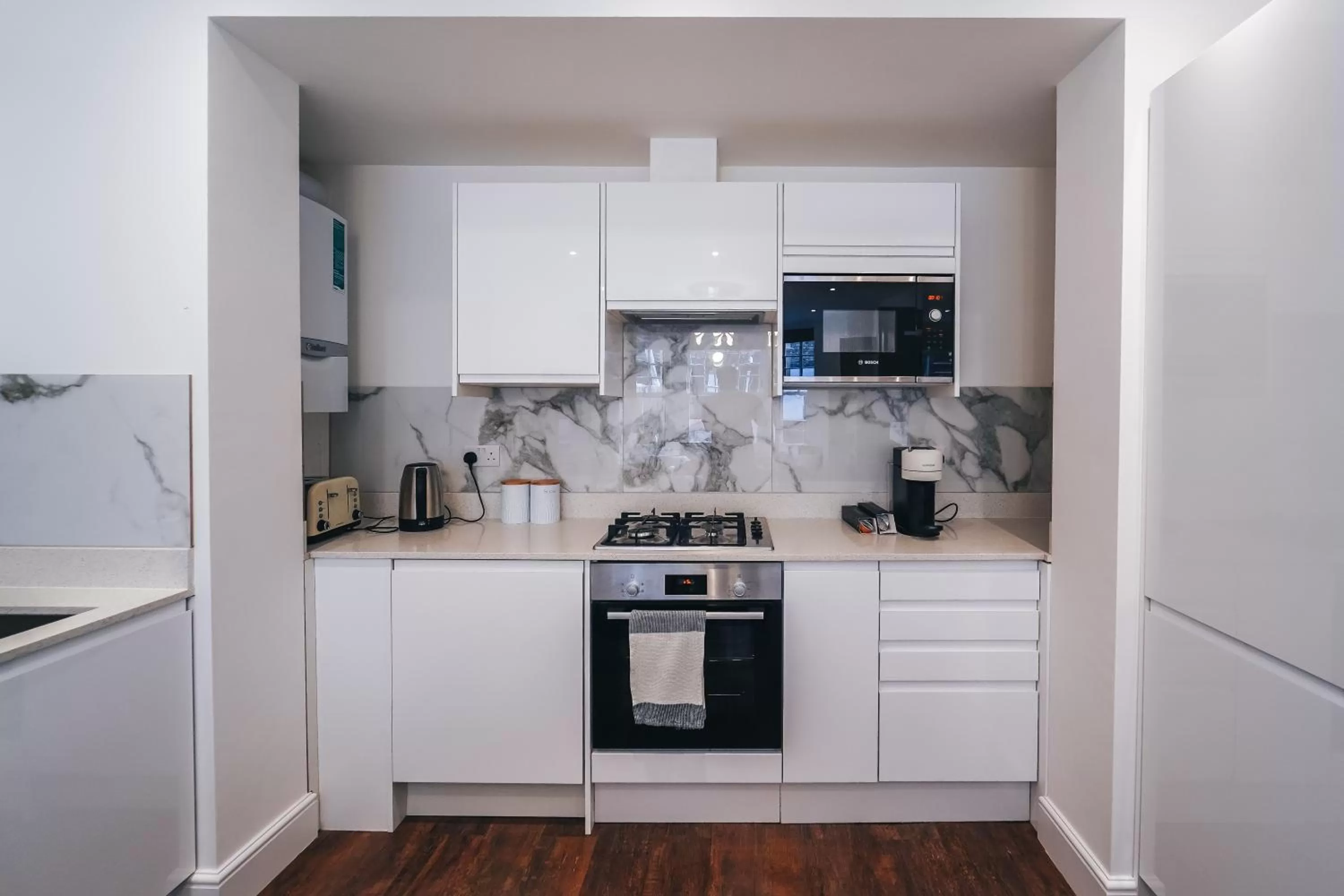 Coffee/tea facilities, Kitchen/Kitchenette in The Avonmore Olympia