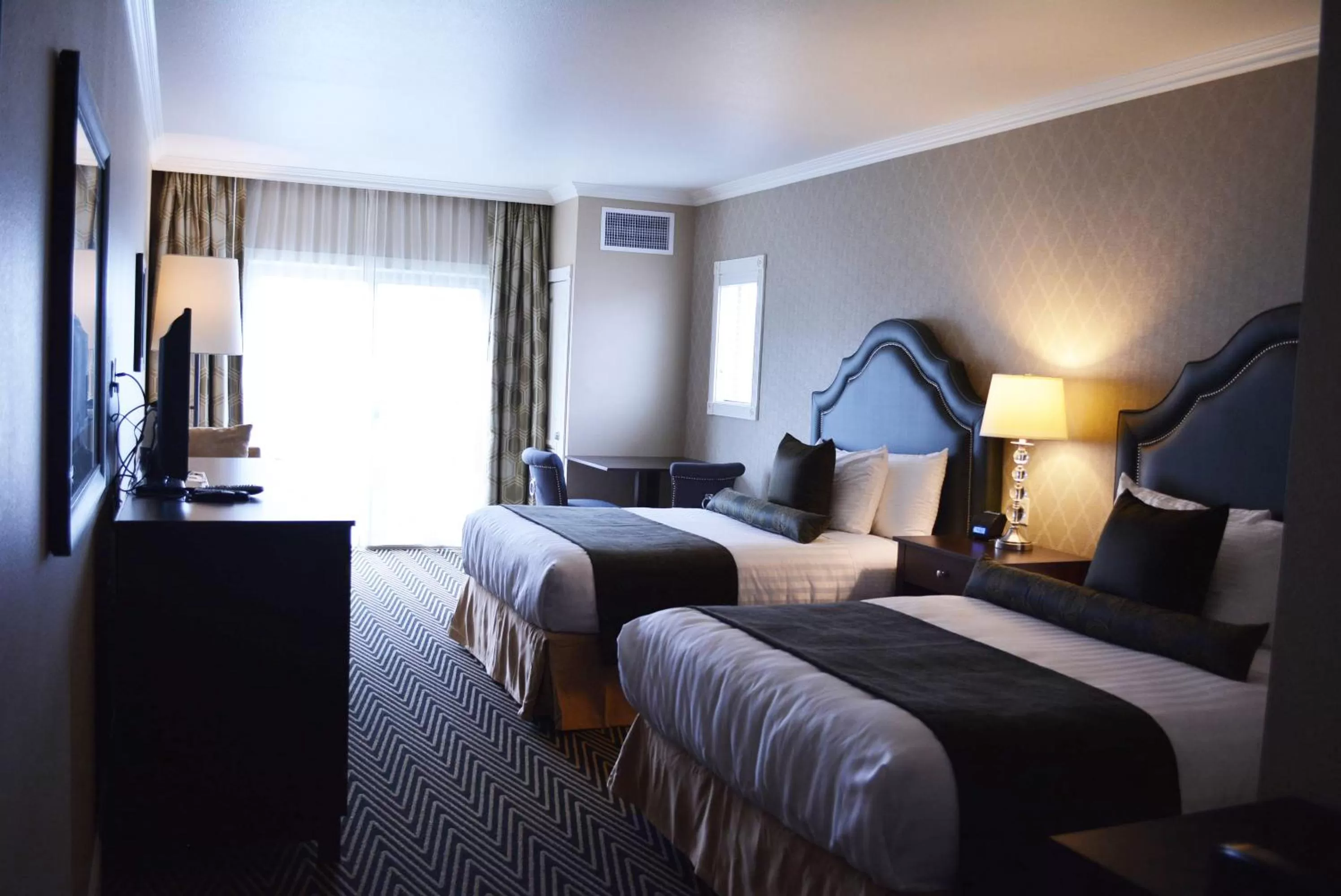 Photo of the whole room, Bed in Majestic Inn and Spa