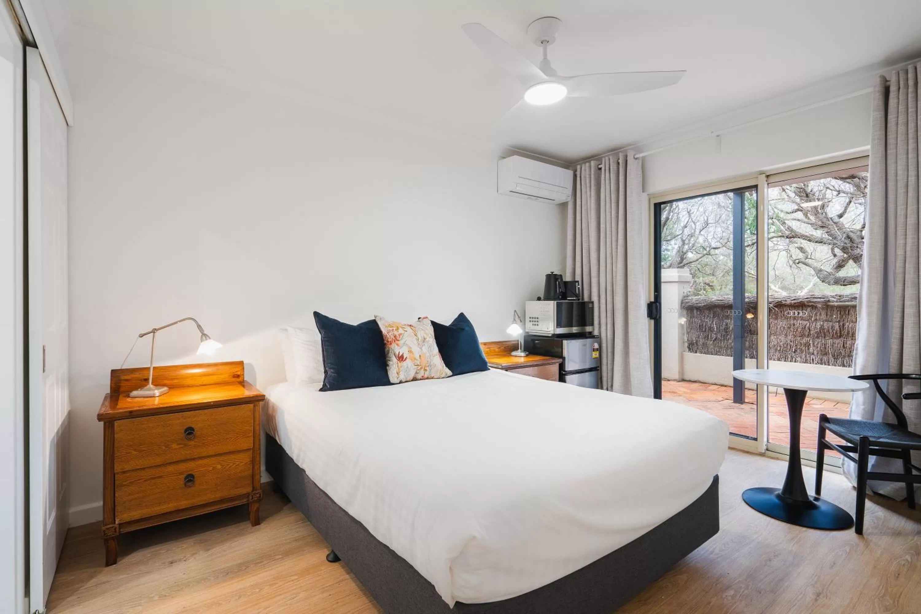 Bed in Bay Village Dunsborough