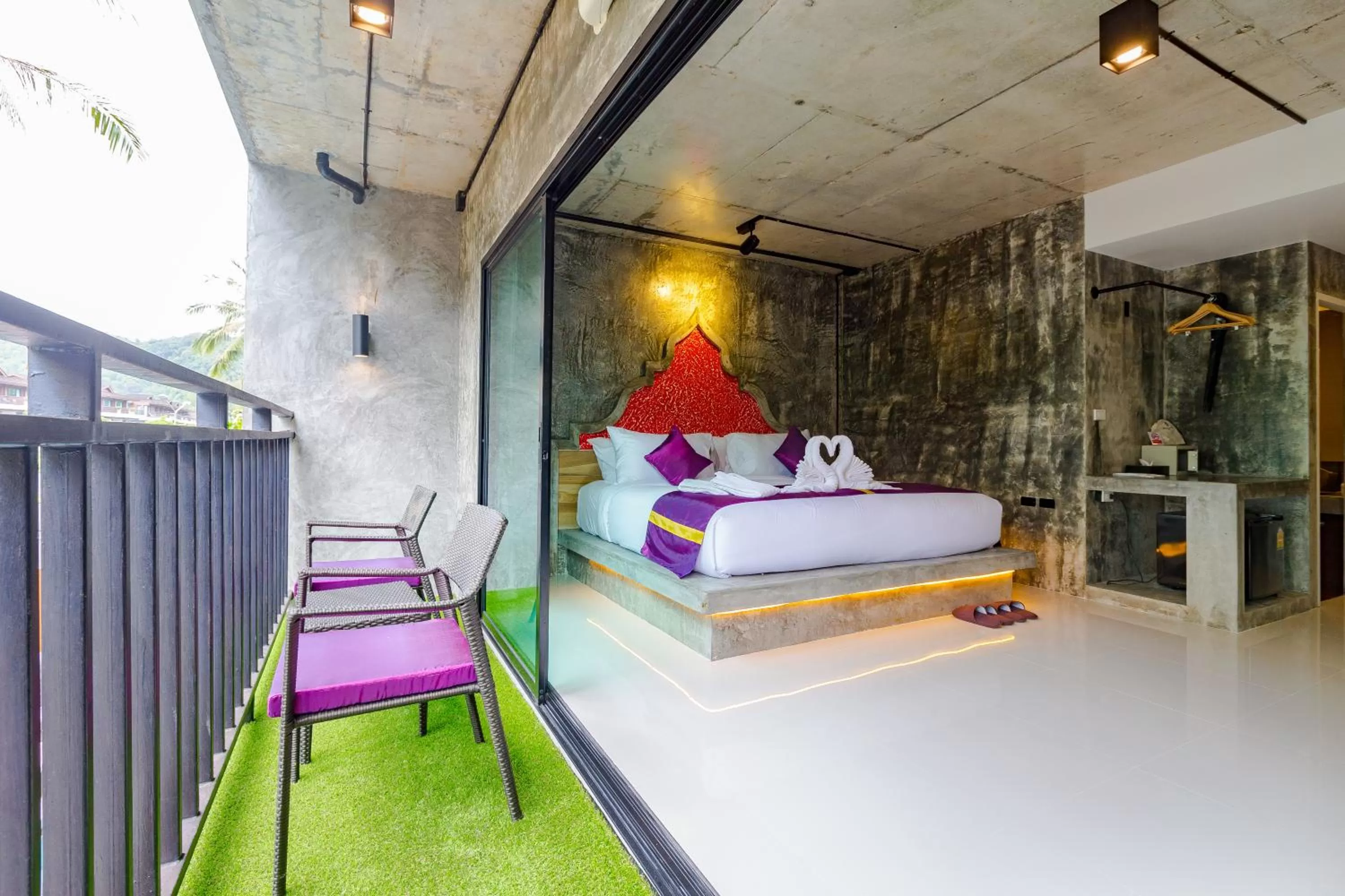 Bed in Maneetel Krabi Beachfront-SHA Plus