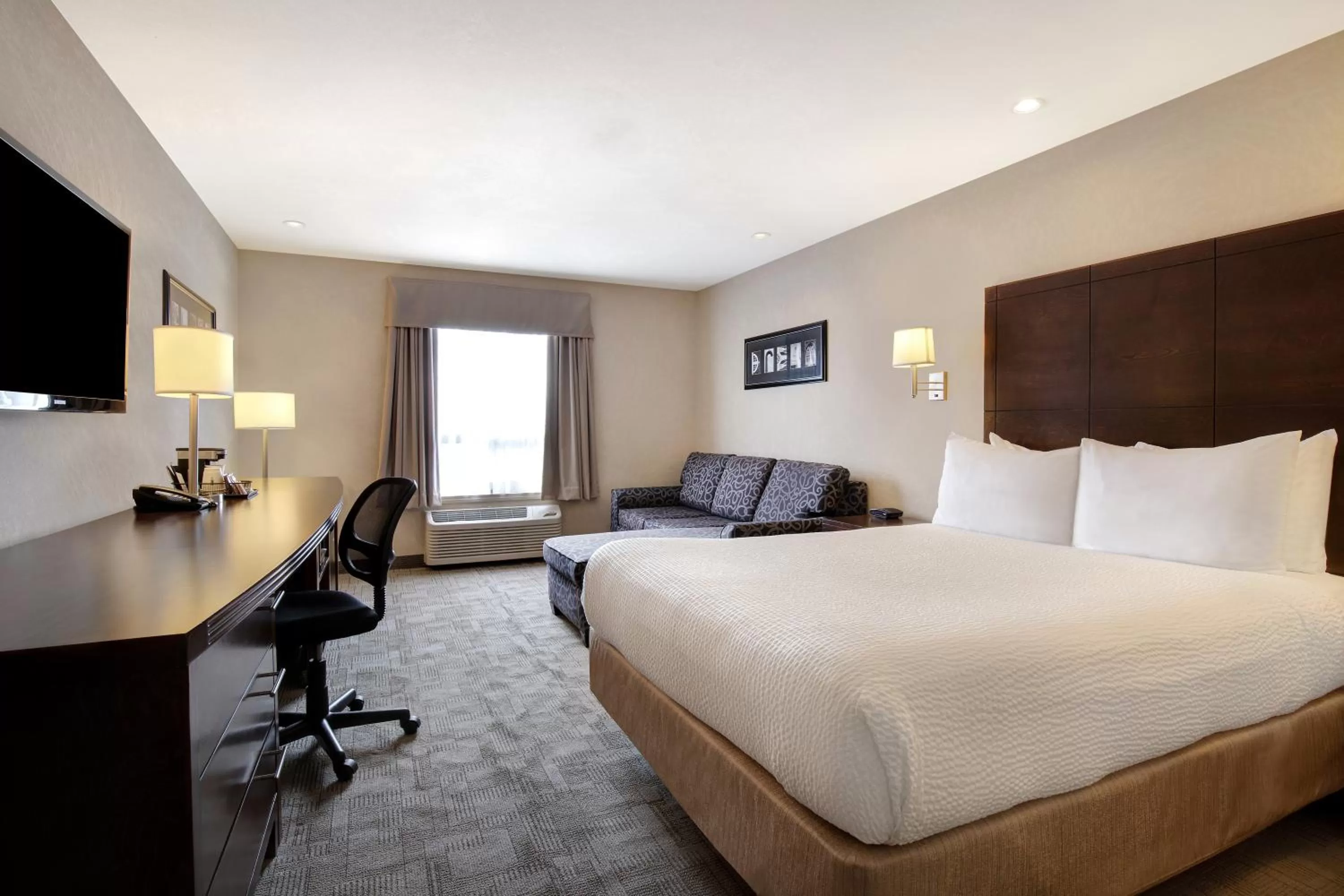 Bed in Days Inn by Wyndham Medicine Hat