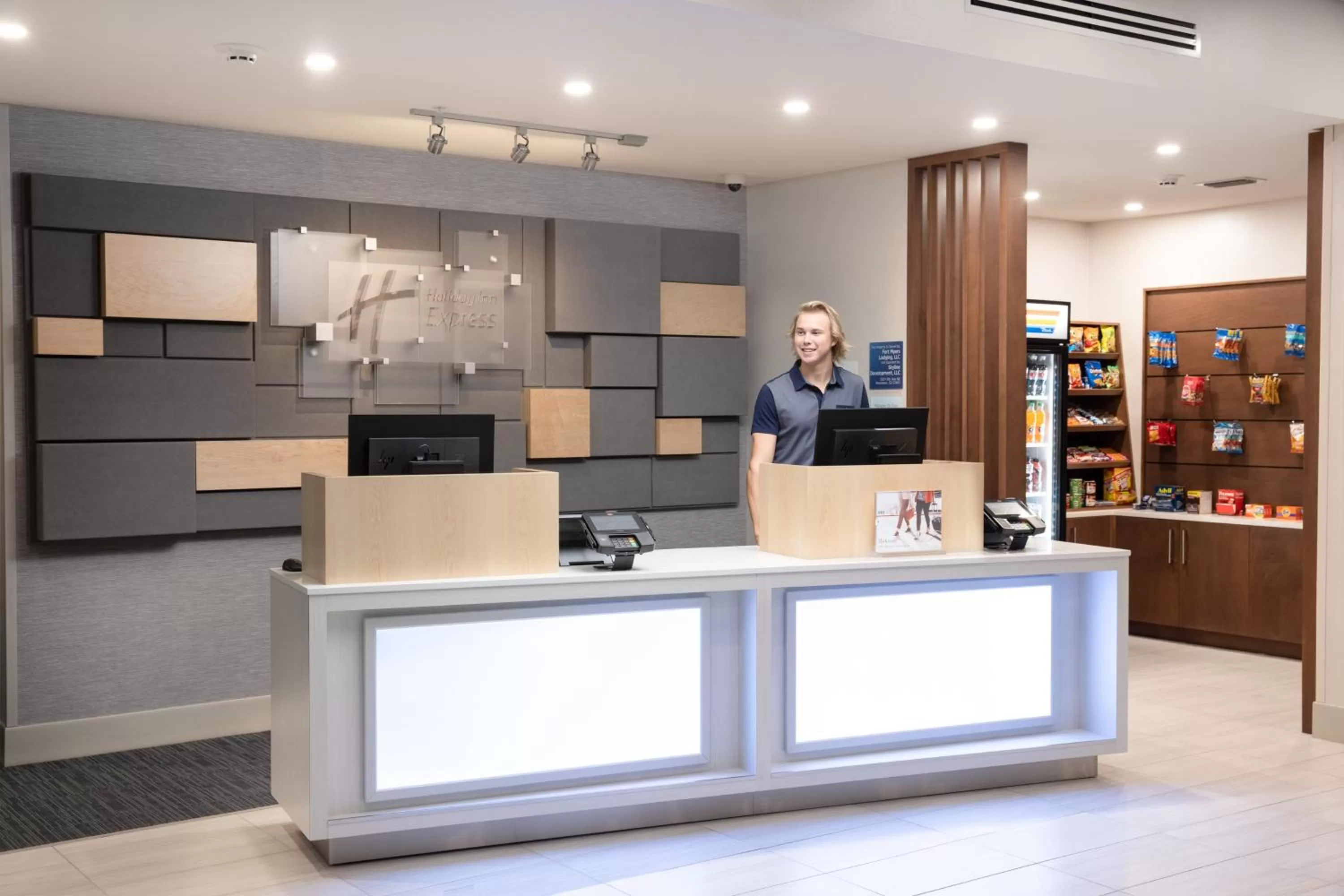 Property building in Holiday Inn Express & Suites Ft Myers Beach-Sanibel Gateway by IHG