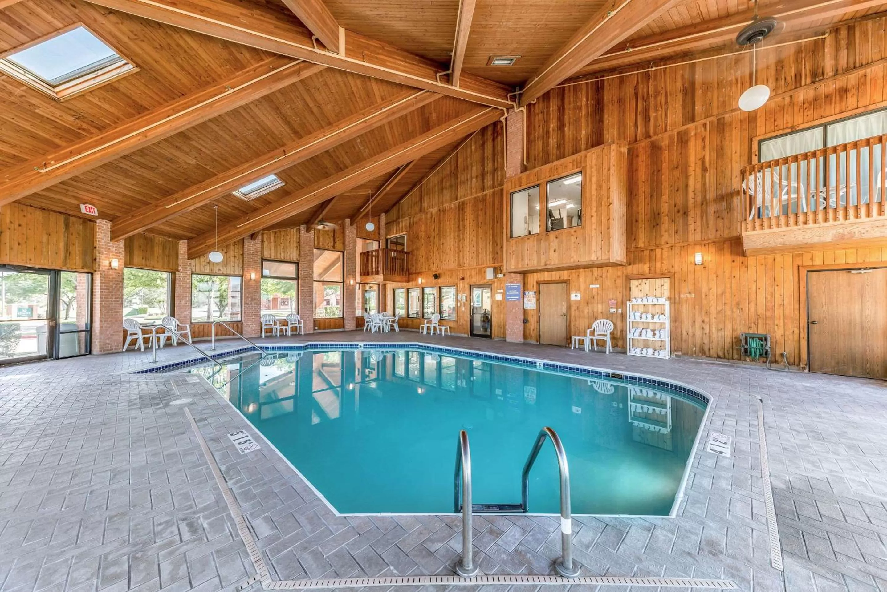 Swimming pool in Quality Inn Allen - Plano East