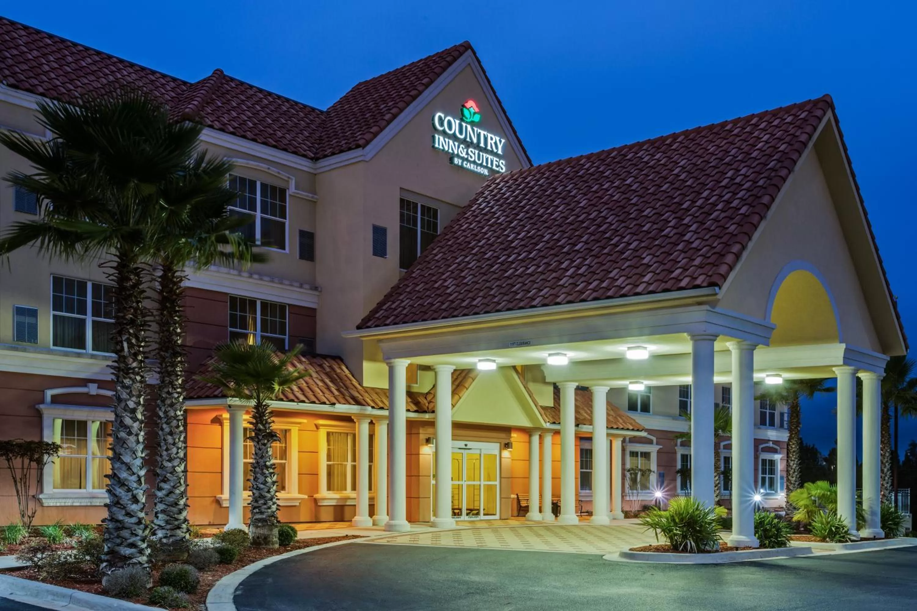 Facade/entrance in Country Inn & Suites by Radisson, Crestview, FL