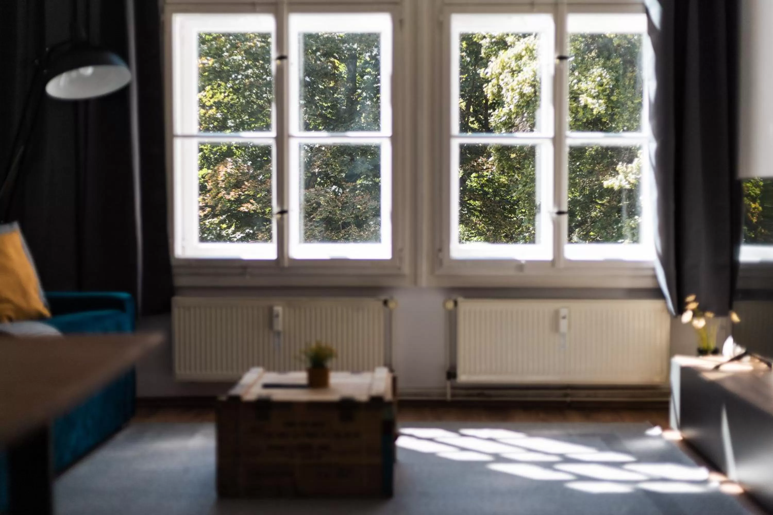 Living room, Seating Area in Ko-Living Space an der Oper - Street Art Design Apartments