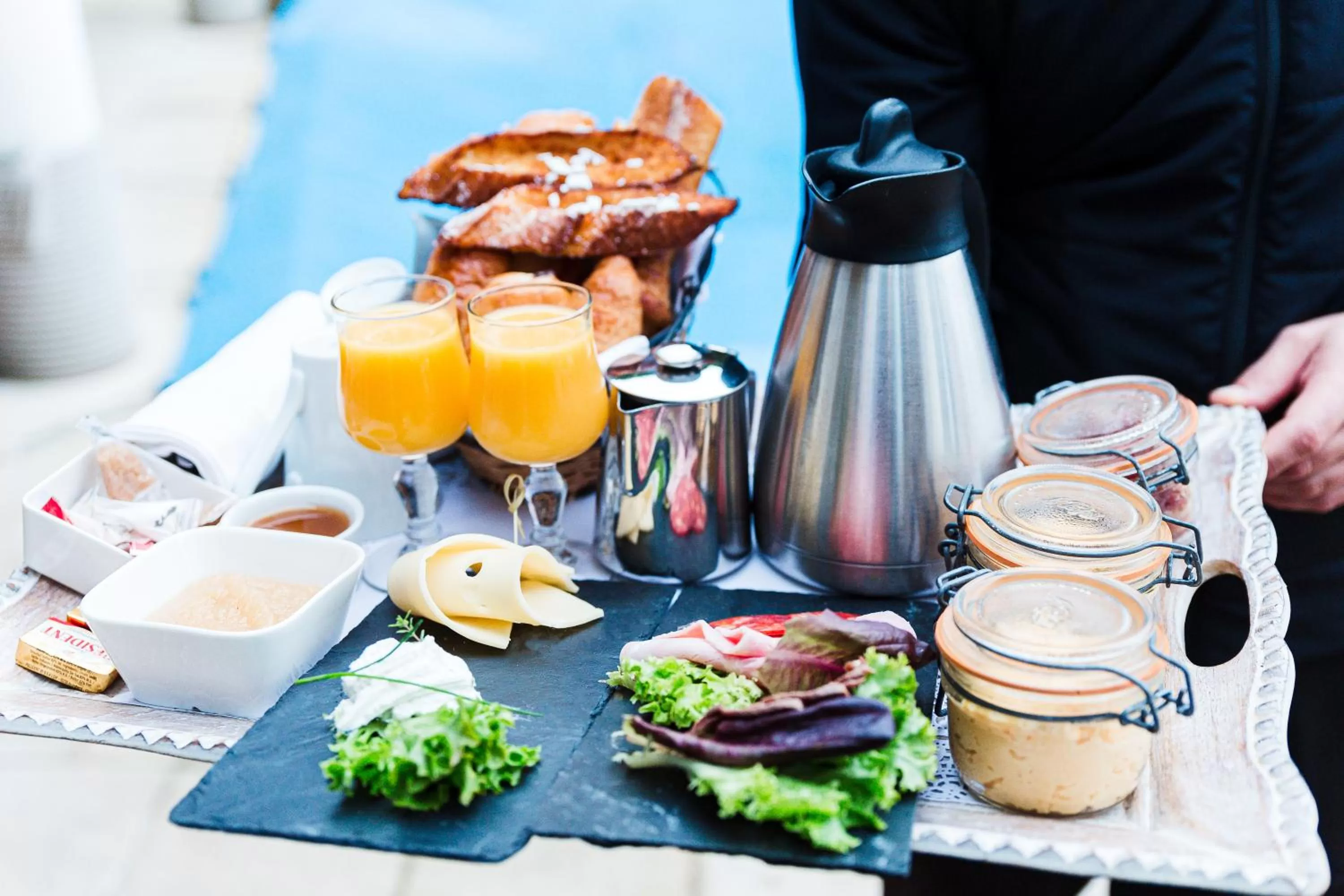 Breakfast in Elégance Suites Hôtel