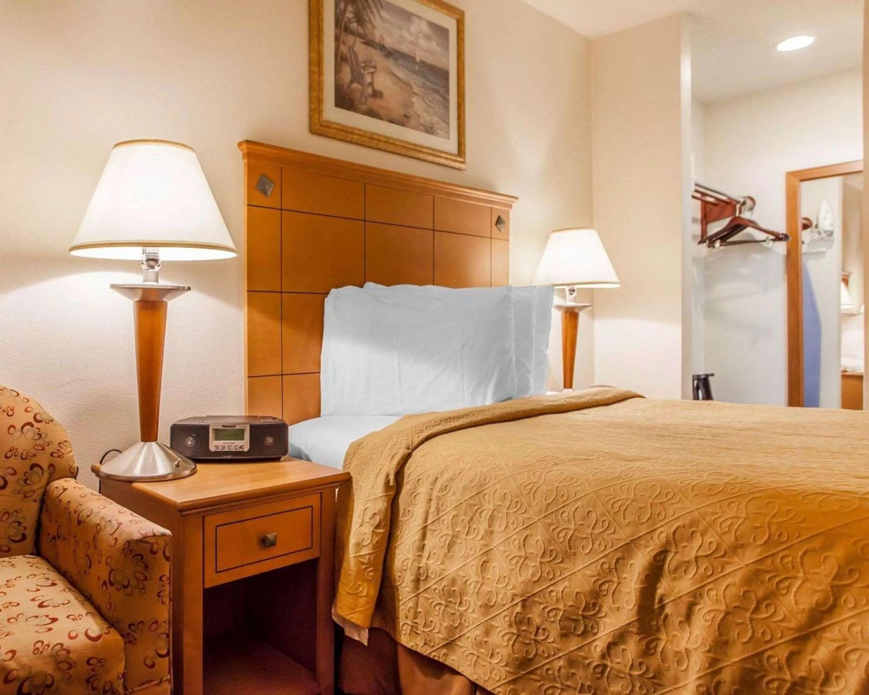 Photo of the whole room, Bed in Rodeway Inn Point Pleasant Beach