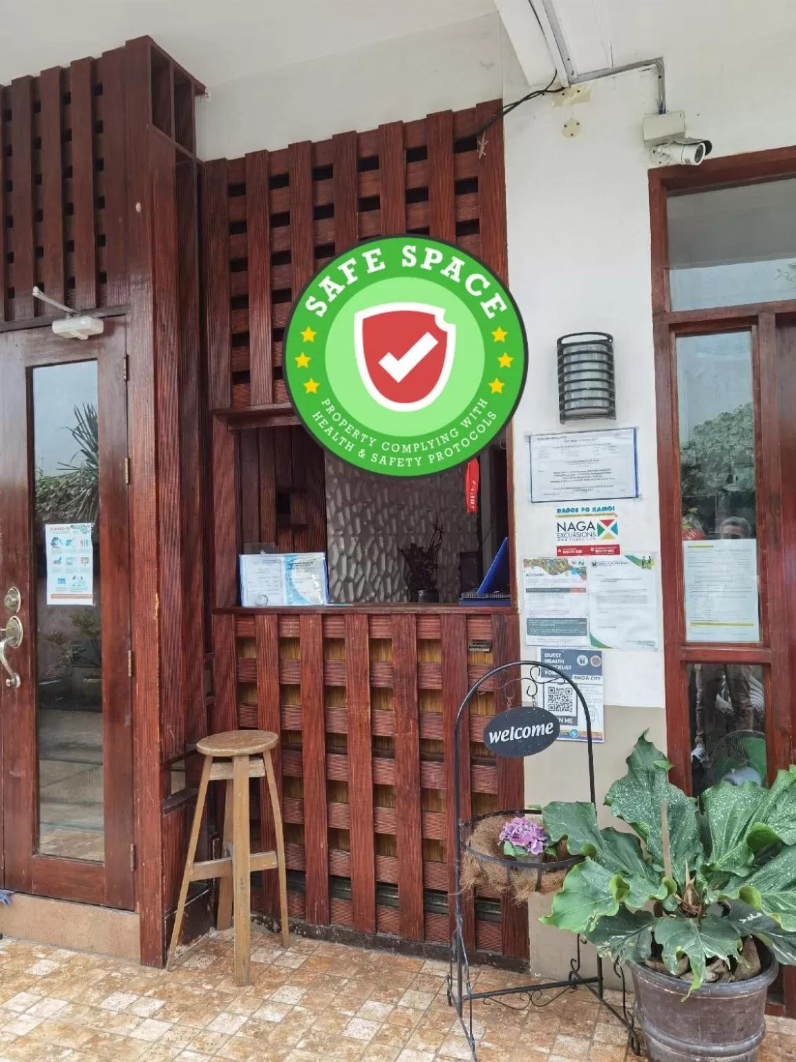 RedDoorz near Colgante Bridge Naga City