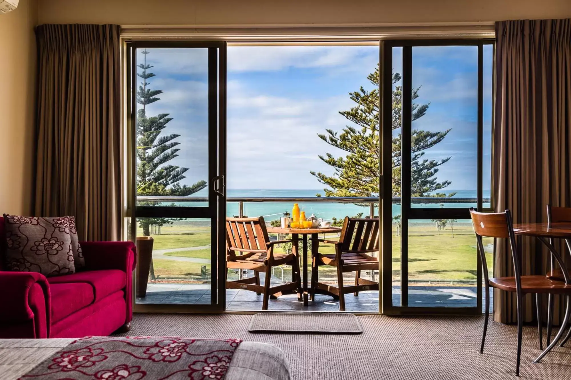 Luxury Family Suite - Upper Floor in Pebble Beach Motor Inn Luxury Family Suite - Upper Floor in Pebble Beach Motor Inn