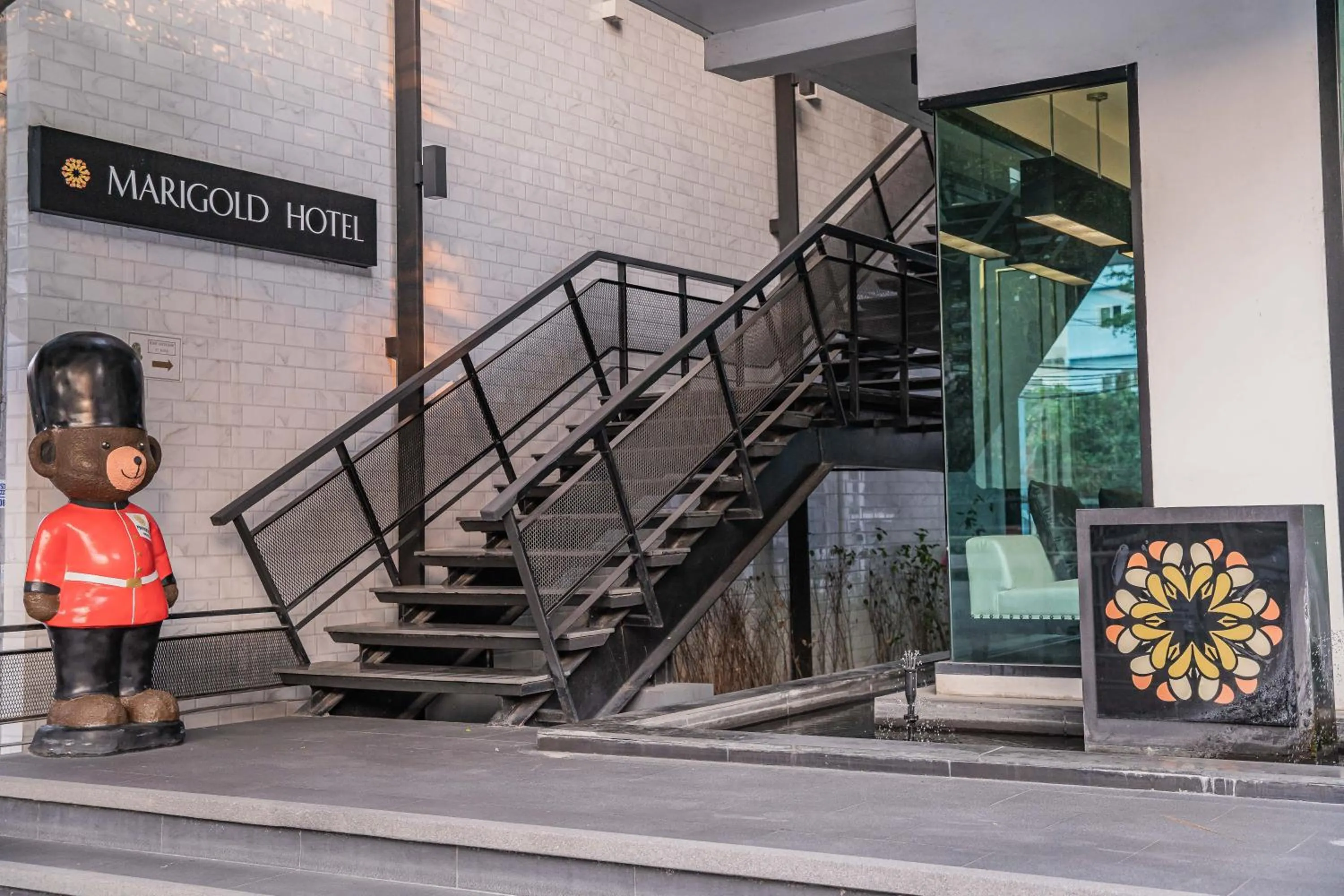 Marigold Sukhumvit - Free Shuttle to BTS Bearing Station