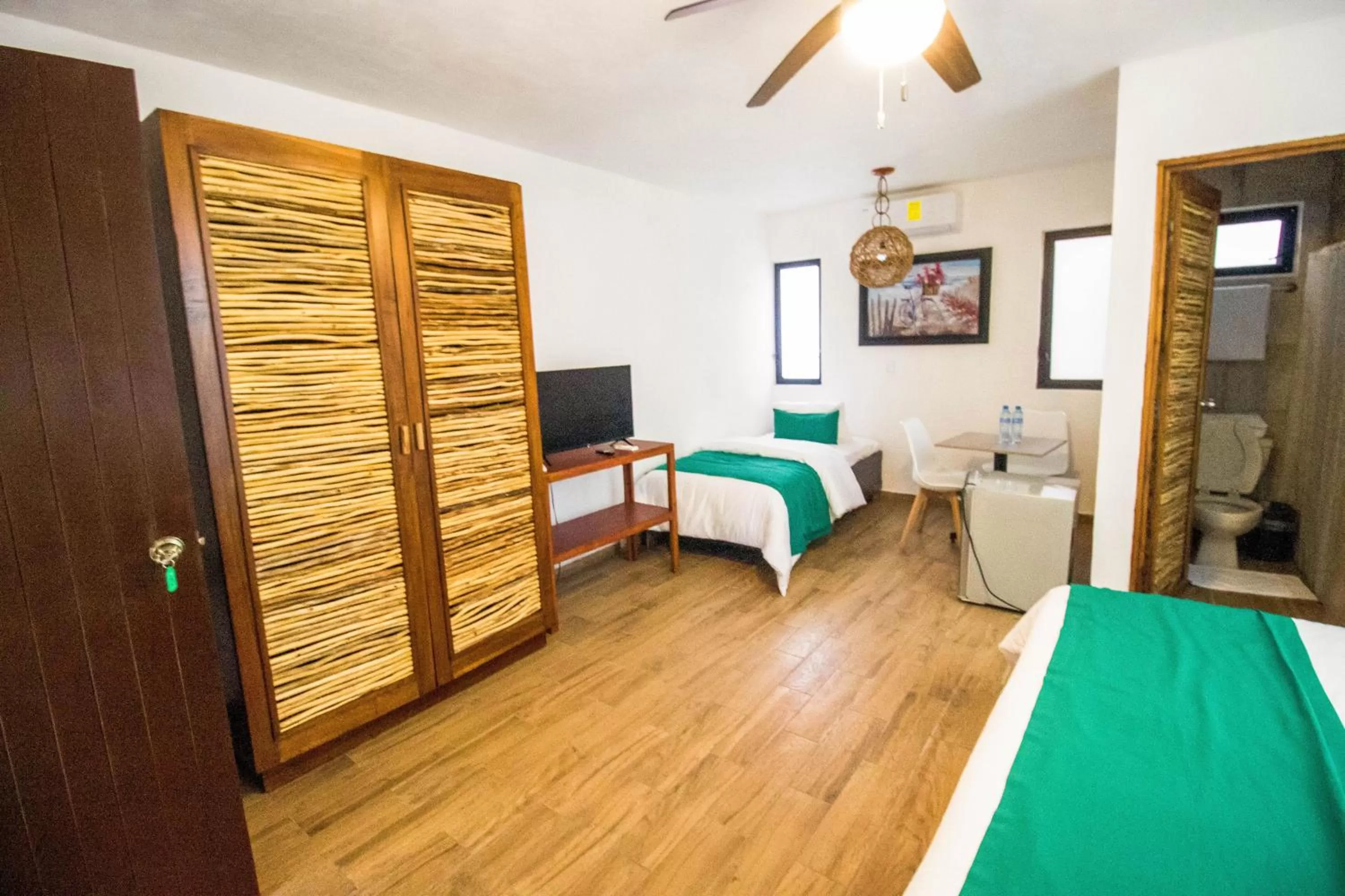 Photo of the whole room, Bed in Hotel Tequila Cancun