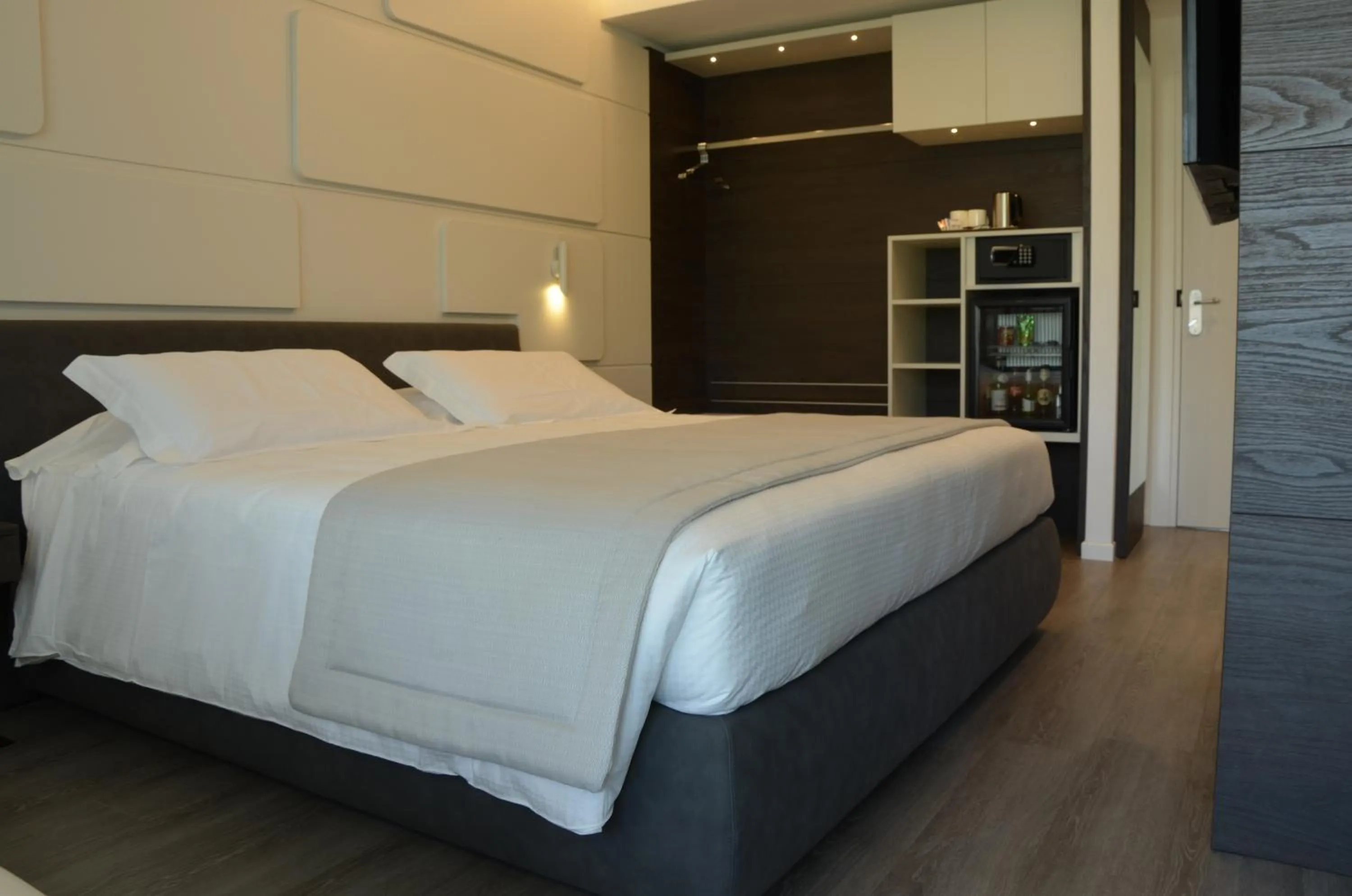 Photo of the whole room, Bed in Solho Hotel