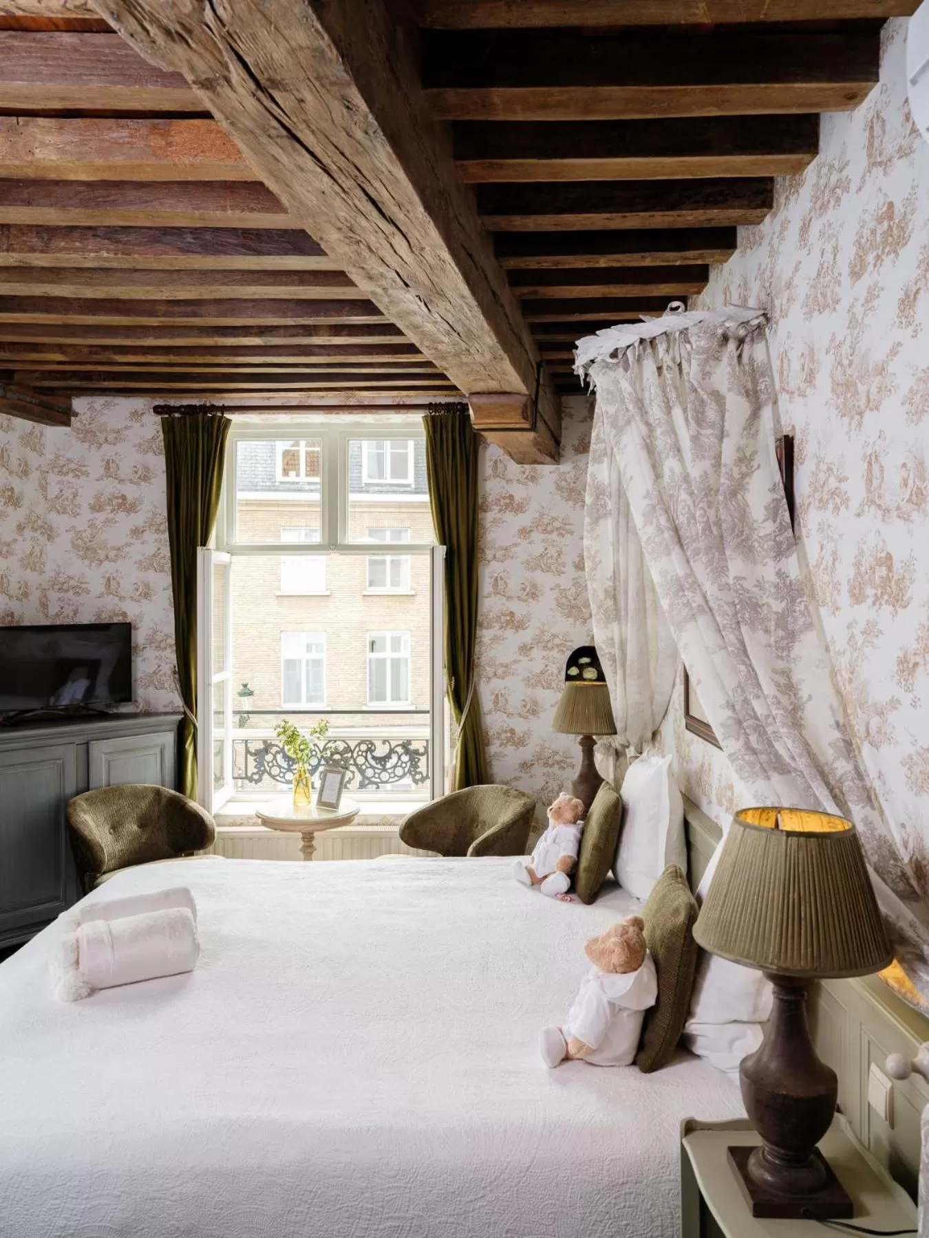 Bed in Canal View Hotel Ter Brughe by CW Hotel Collection