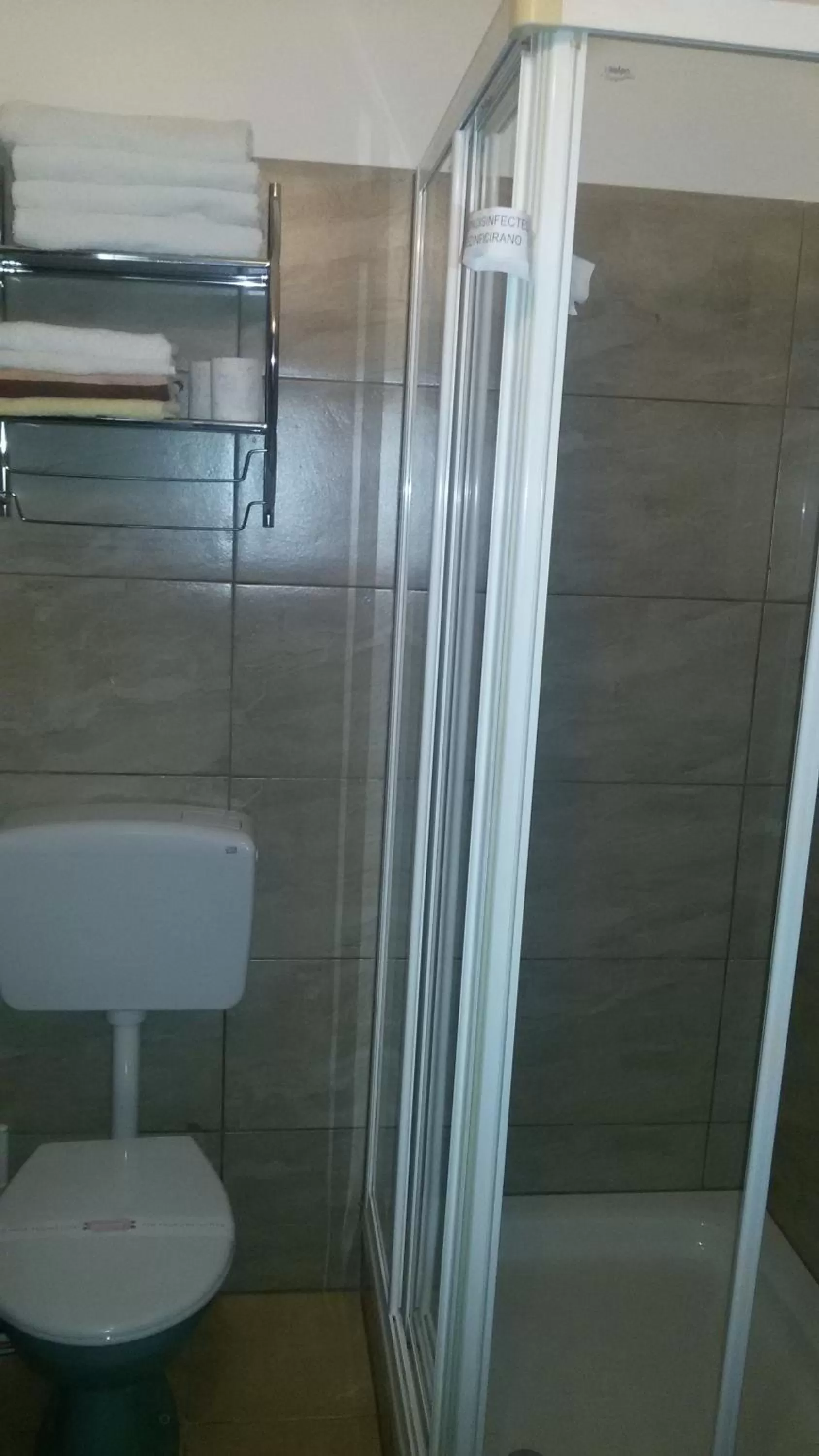 Bathroom in Motel Maks