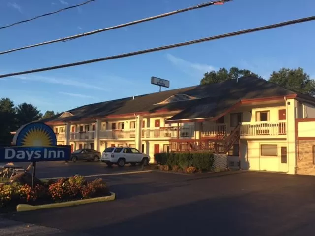 Days Inn by Wyndham Queensbury/Lake George