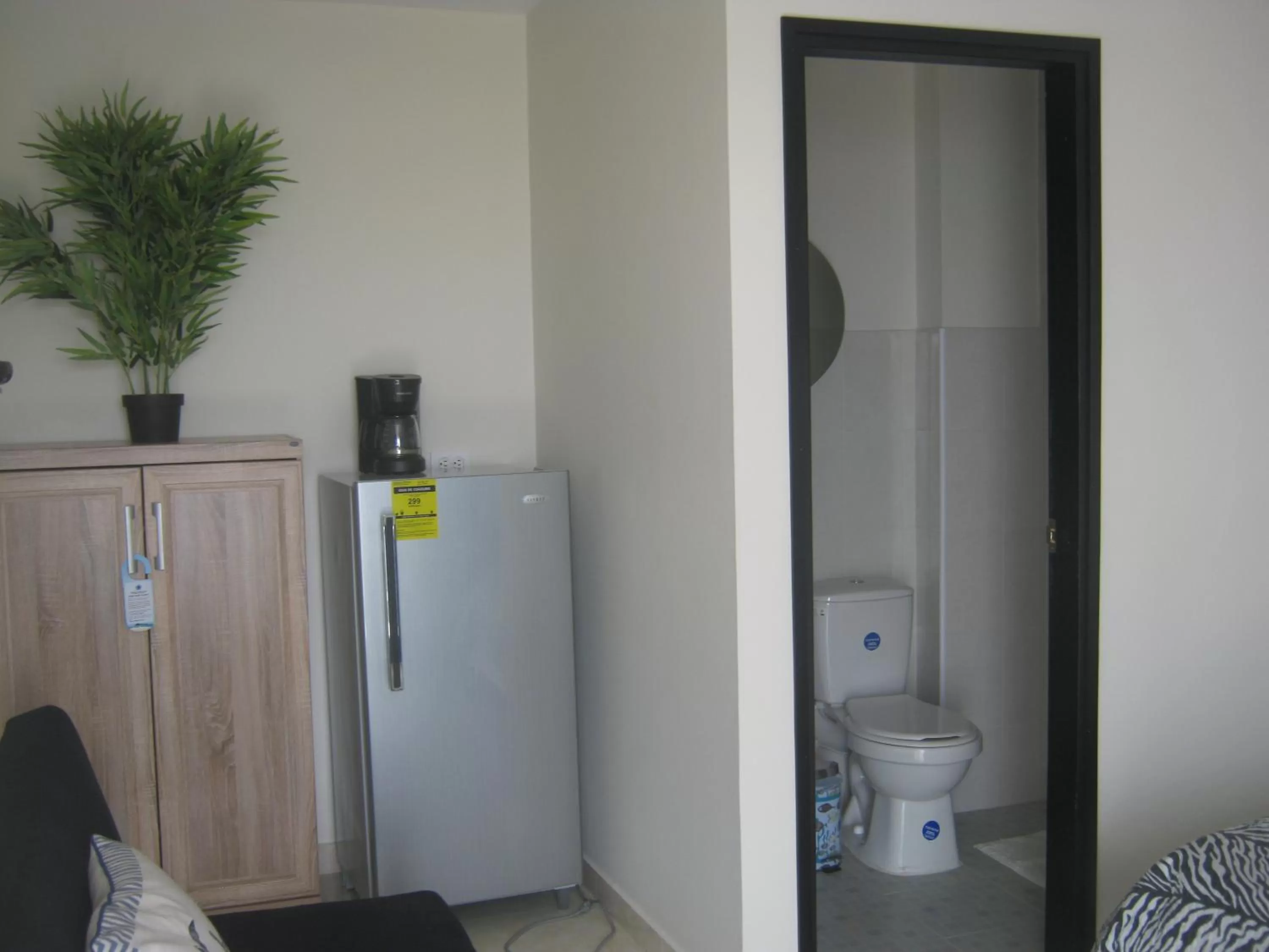 Toilet, Bathroom in Caribbean Island Hotel Piso 2